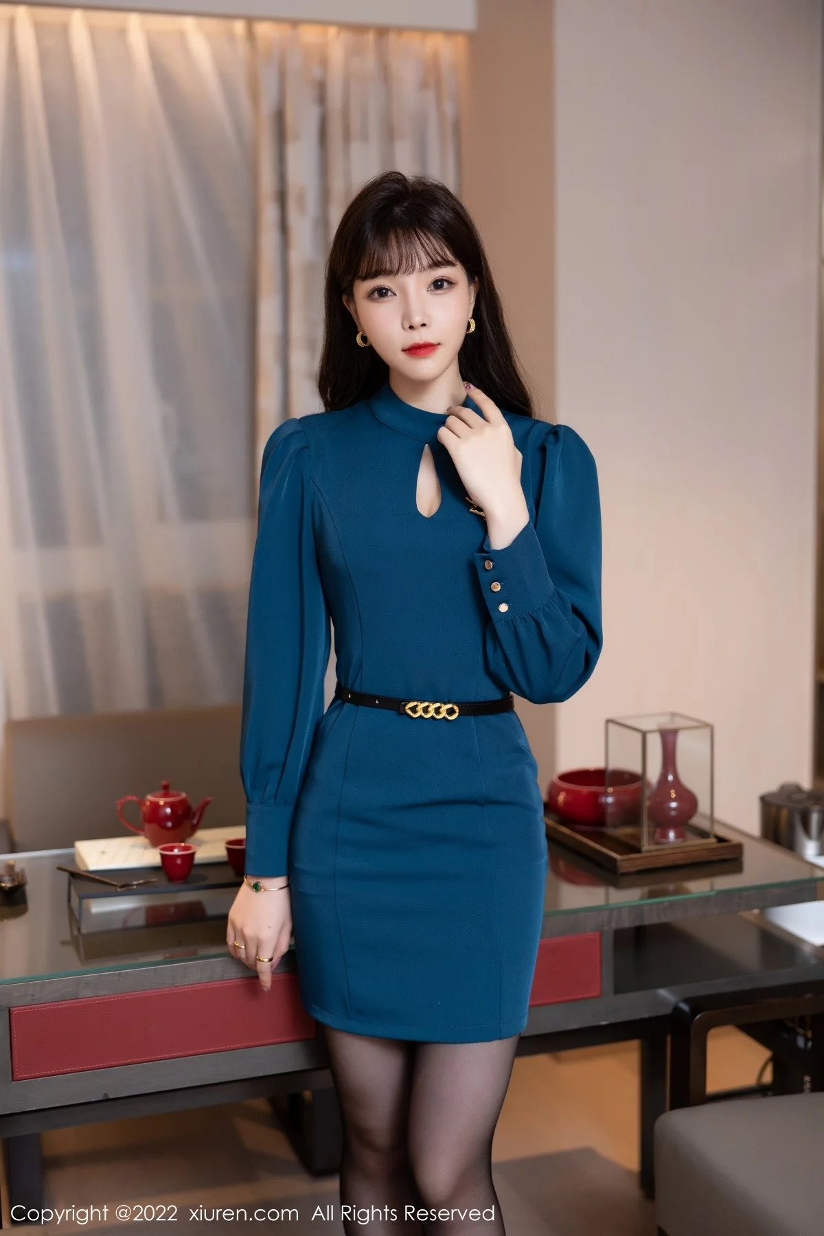 [[XiuRen秀人网]秀人网]No.5166_女神芝芝Booty厦门旅拍蓝色连衣裙半脱露蕾丝内衣极致魅惑写真93P