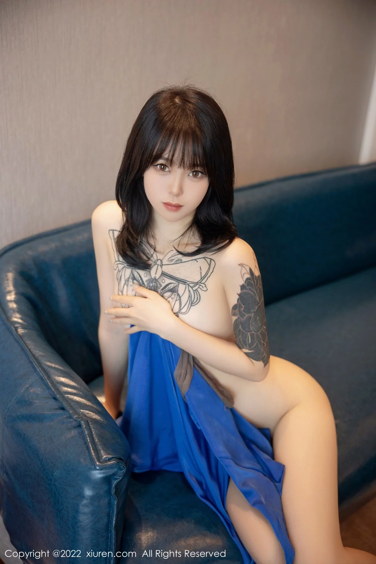 [[XiuRen秀人网]秀人网]No.5165_模特奶瓶蓝色吊裙配灰丝裤袜秀曼妙身材性感美腿迷人诱惑写真82P