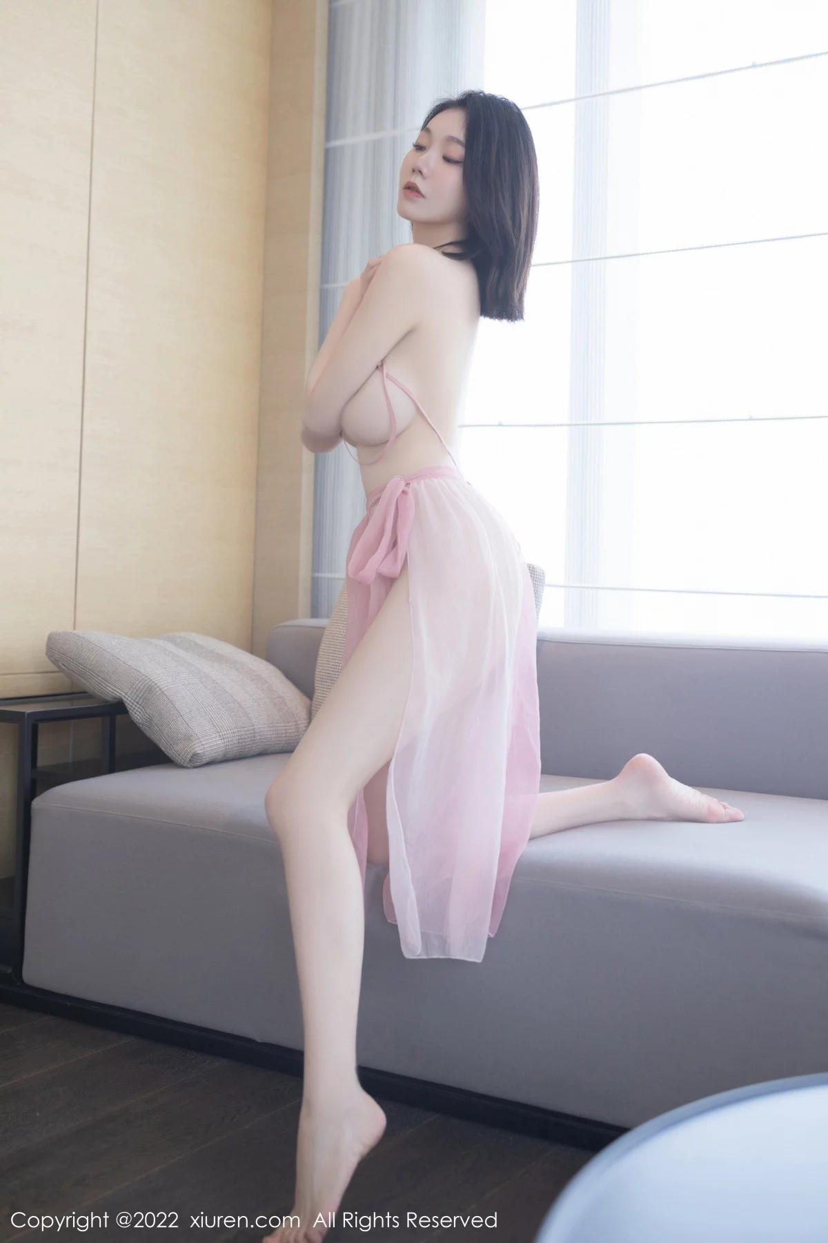 [[XiuRen秀人网]秀人网]No.5052_模特安然anran珠三角旅拍古装服饰粉色肚兜秀惹火身材诱惑写真74P