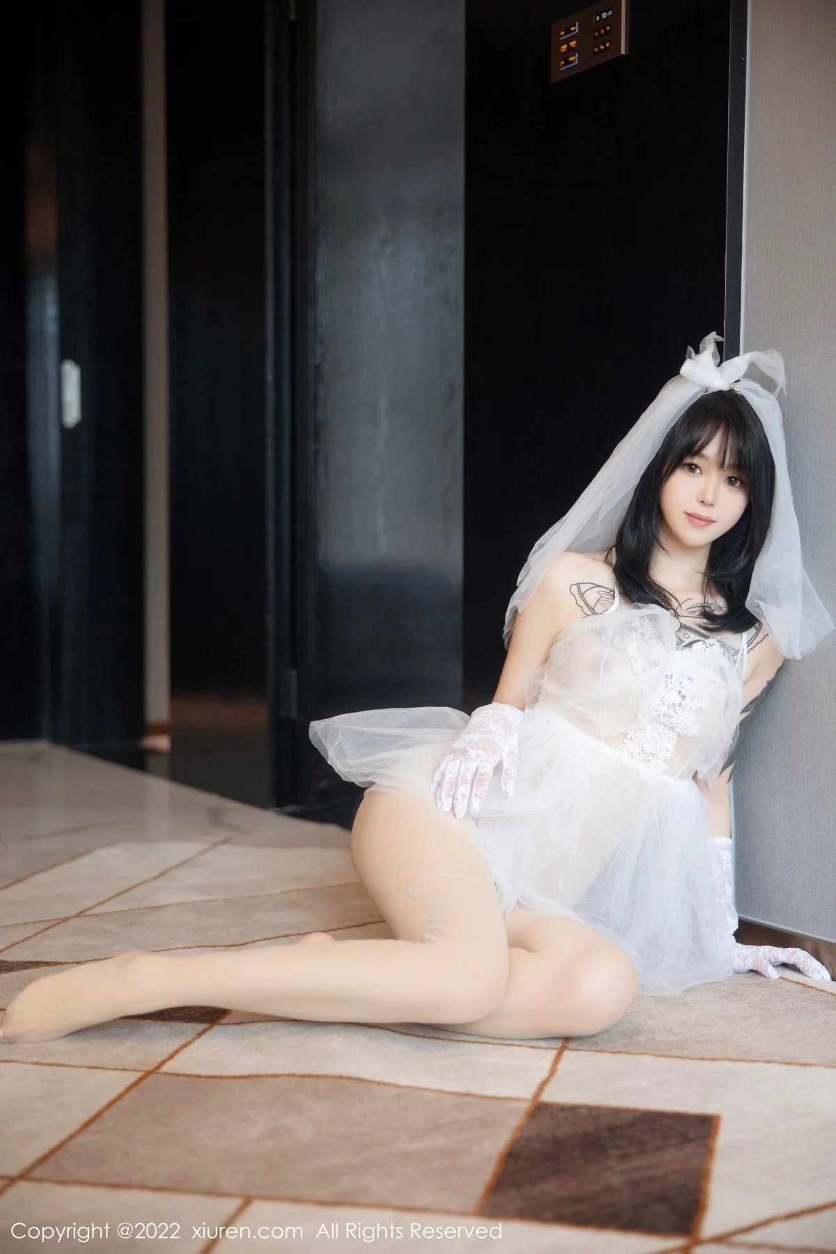 [[XiuRen秀人网]秀人网]No.5212_模特奶瓶私房性感白色婚纱服饰配白色丝袜秀翘臀美腿诱惑写真89P