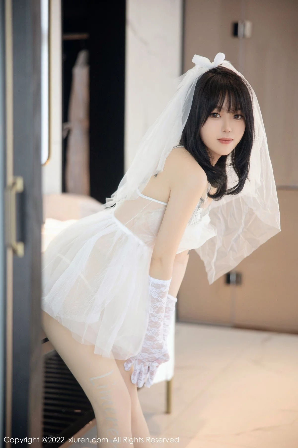 [[XiuRen秀人网]秀人网]No.5212_模特奶瓶私房性感白色婚纱服饰配白色丝袜秀翘臀美腿诱惑写真89P