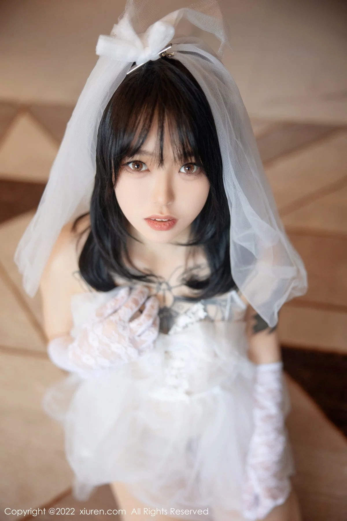 [[XiuRen秀人网]秀人网]No.5212_模特奶瓶私房性感白色婚纱服饰配白色丝袜秀翘臀美腿诱惑写真89P