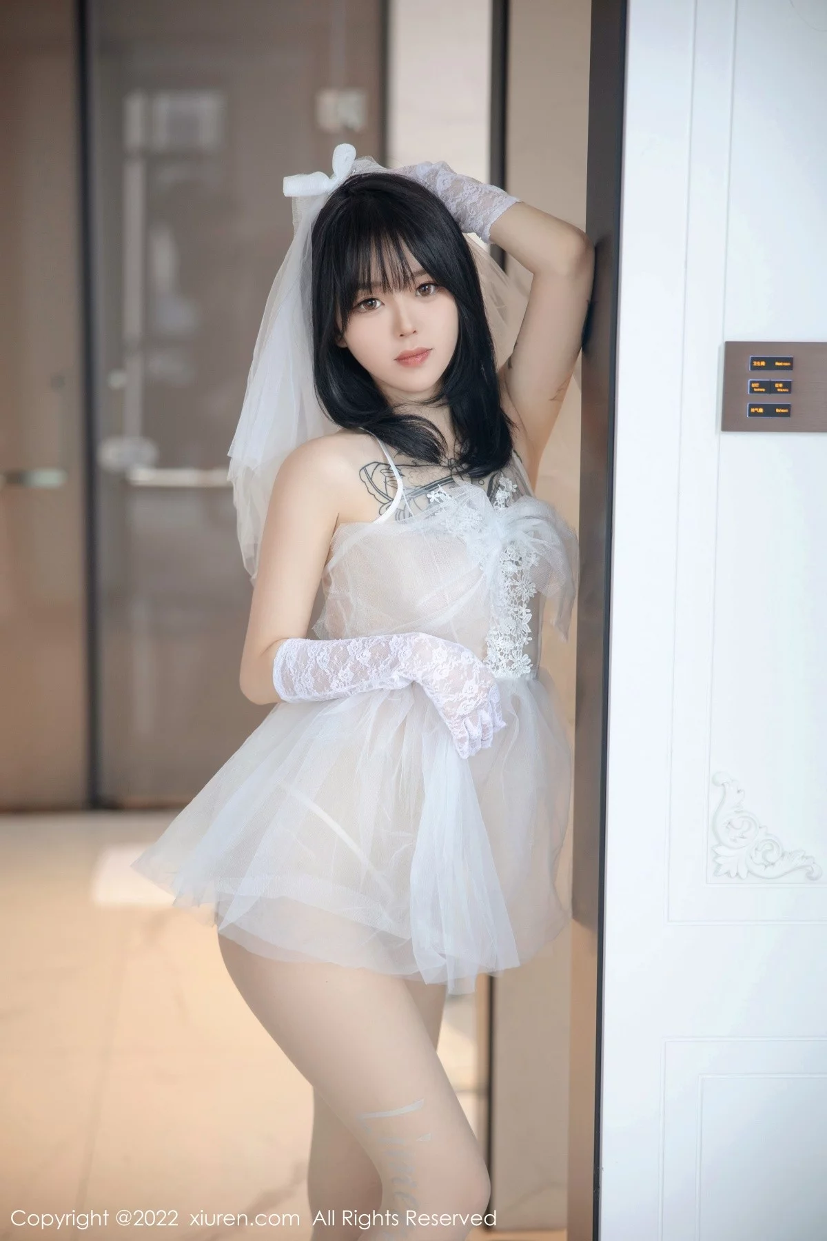 [[XiuRen秀人网]秀人网]No.5212_模特奶瓶私房性感白色婚纱服饰配白色丝袜秀翘臀美腿诱惑写真89P