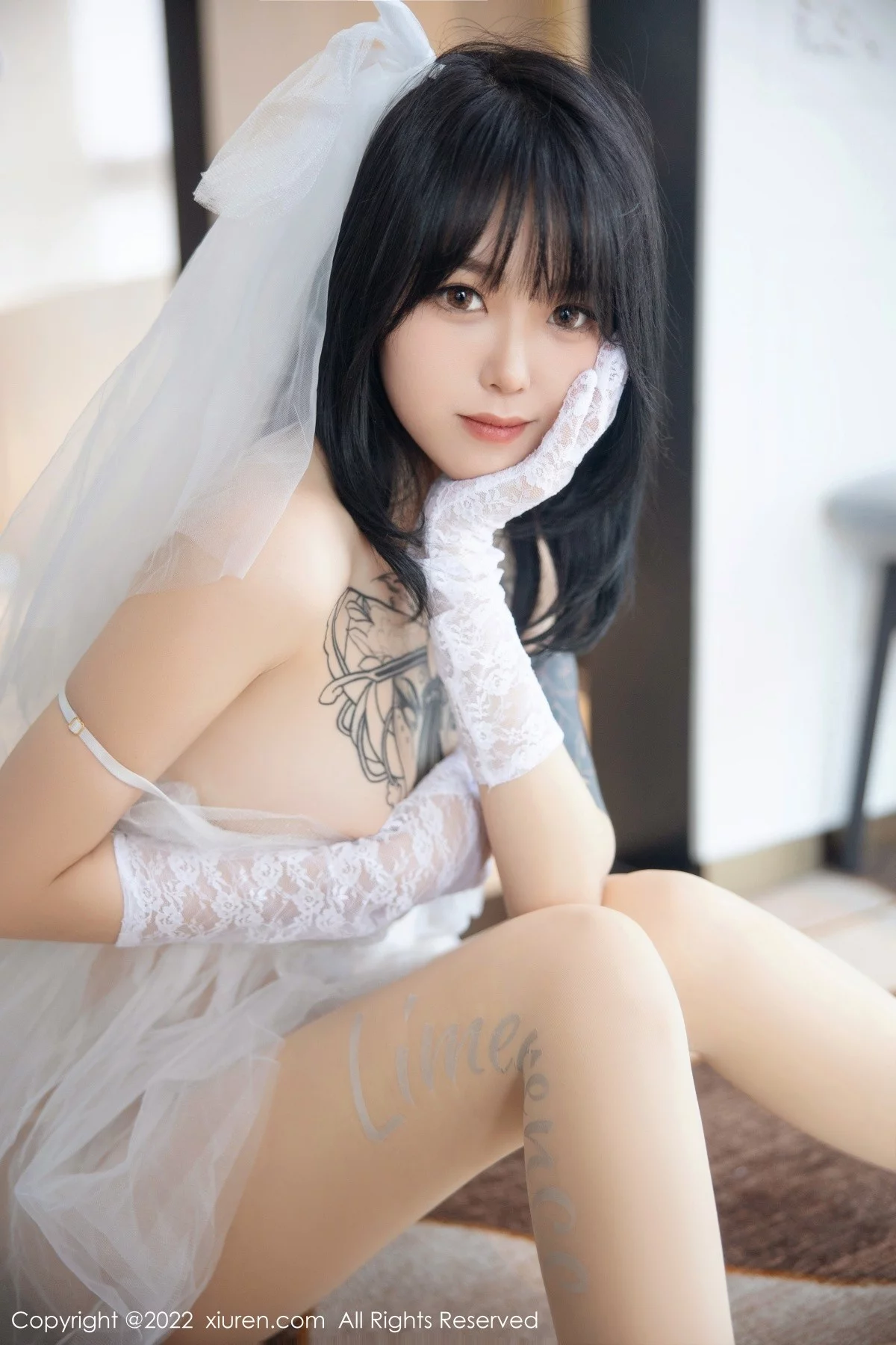 [[XiuRen秀人网]秀人网]No.5212_模特奶瓶私房性感白色婚纱服饰配白色丝袜秀翘臀美腿诱惑写真89P