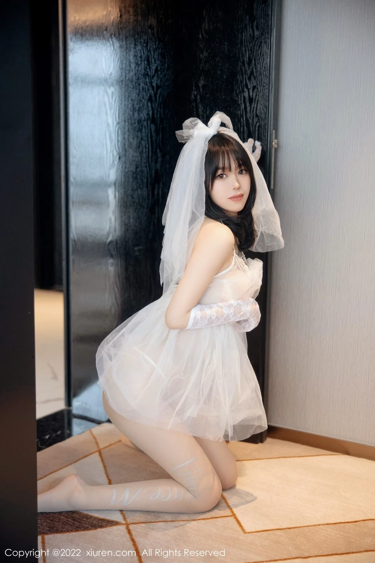 [[XiuRen秀人网]秀人网]No.5212_模特奶瓶私房性感白色婚纱服饰配白色丝袜秀翘臀美腿诱惑写真89P