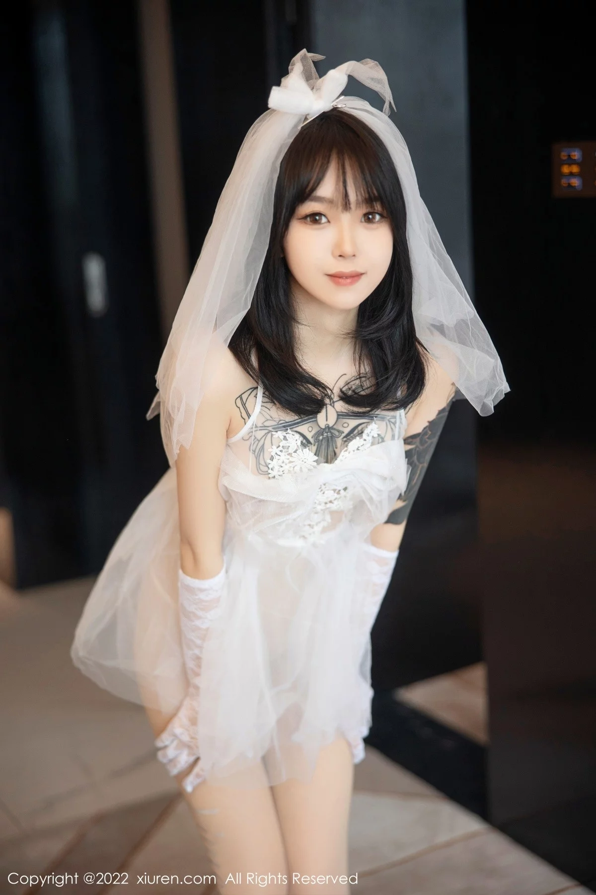 [[XiuRen秀人网]秀人网]No.5212_模特奶瓶私房性感白色婚纱服饰配白色丝袜秀翘臀美腿诱惑写真89P