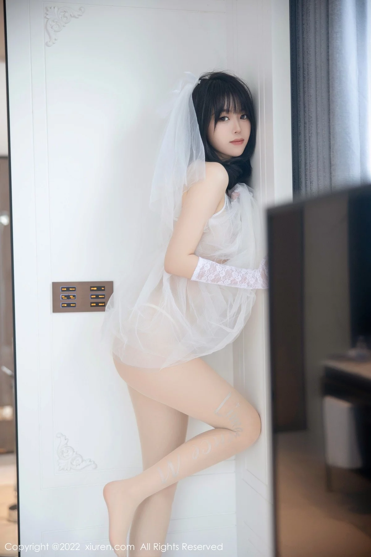 [[XiuRen秀人网]秀人网]No.5212_模特奶瓶私房性感白色婚纱服饰配白色丝袜秀翘臀美腿诱惑写真89P