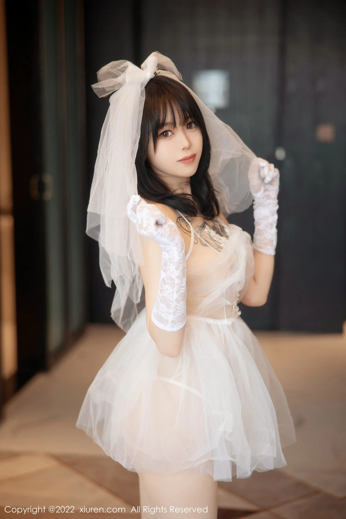 [[XiuRen秀人网]秀人网]No.5212_模特奶瓶私房性感白色婚纱服饰配白色丝袜秀翘臀美腿诱惑写真89P