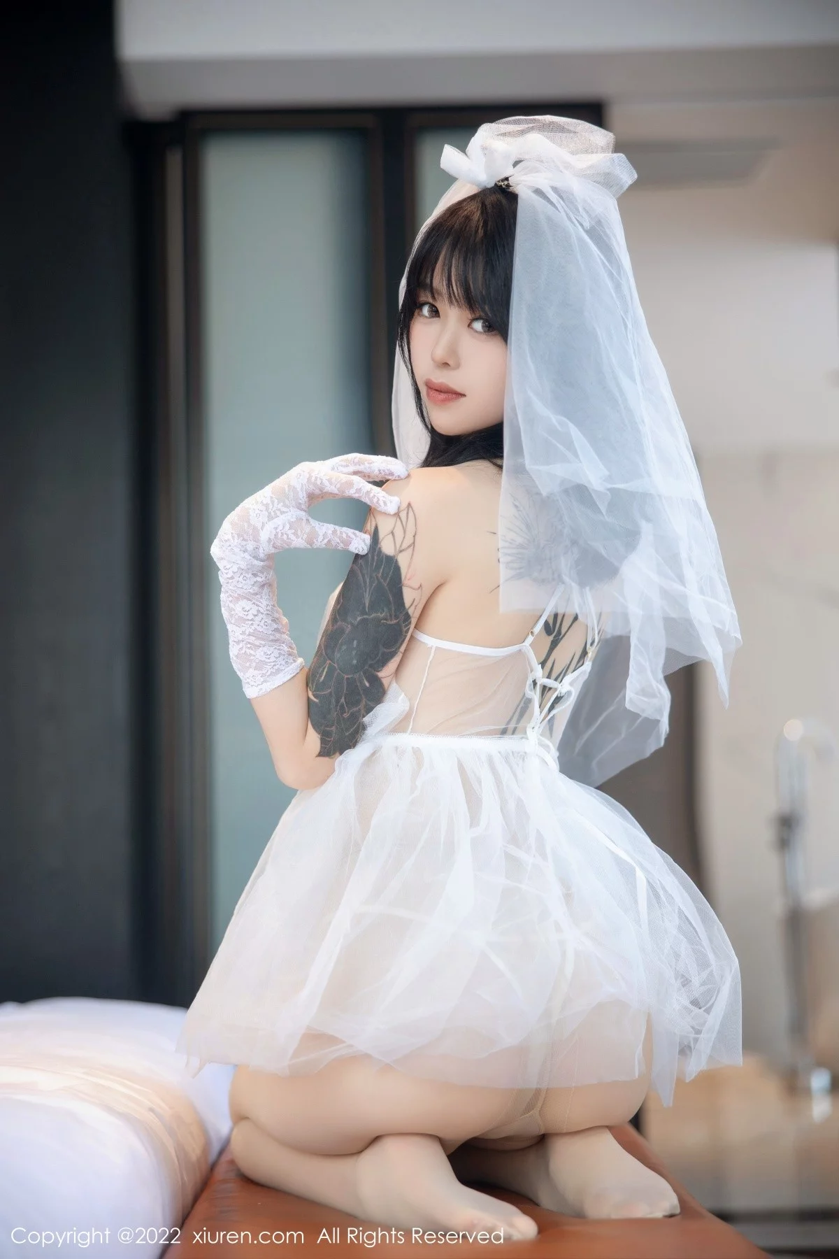[[XiuRen秀人网]秀人网]No.5212_模特奶瓶私房性感白色婚纱服饰配白色丝袜秀翘臀美腿诱惑写真89P
