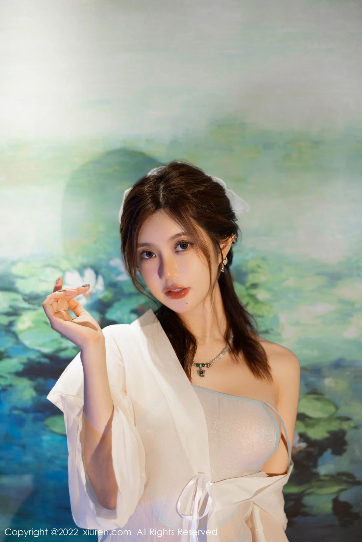 [[XiuRen秀人网]秀人网]No.5219_女神绮里嘉ula海南心愿旅拍白色轻透古装肚兜秀完美身材诱惑写真62P