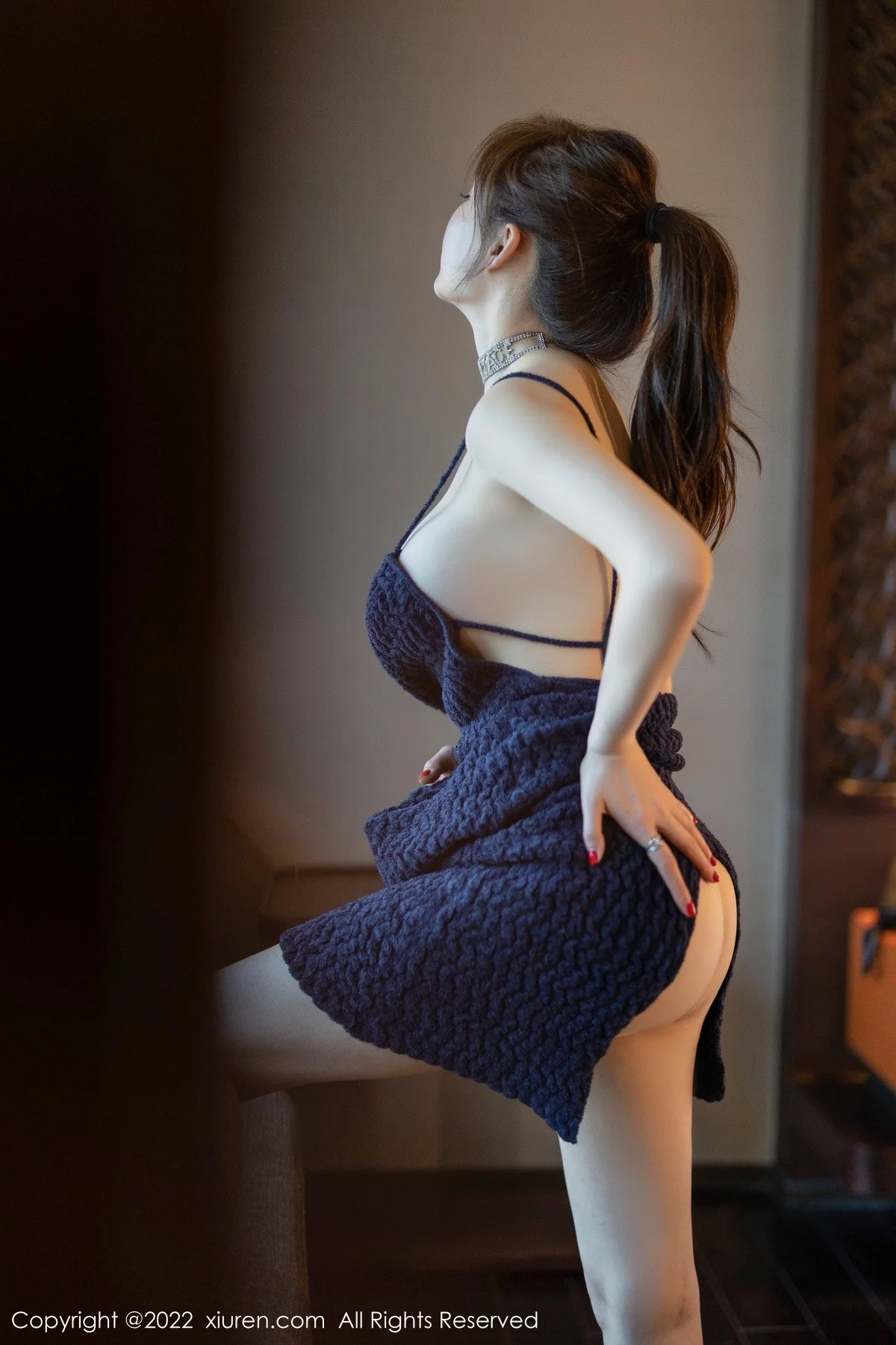 [[XiuRen秀人网]秀人网]No.5218_女神奶瓶土肥圆私房性感深蓝吊带长裙秀凹凸身材完美诱惑写真60P