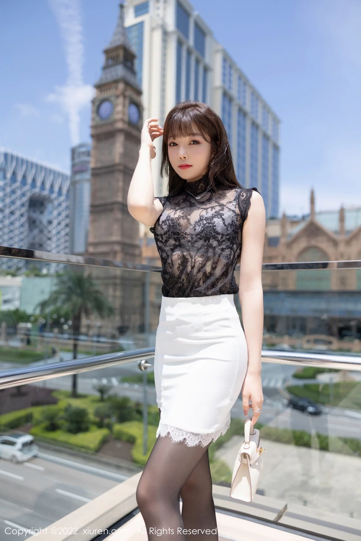 [[XiuRen秀人网]秀人网]No.5220_女神芝芝Booty厦门旅拍私房浅灰蕾丝内衣配超薄黑丝诱惑写真100P