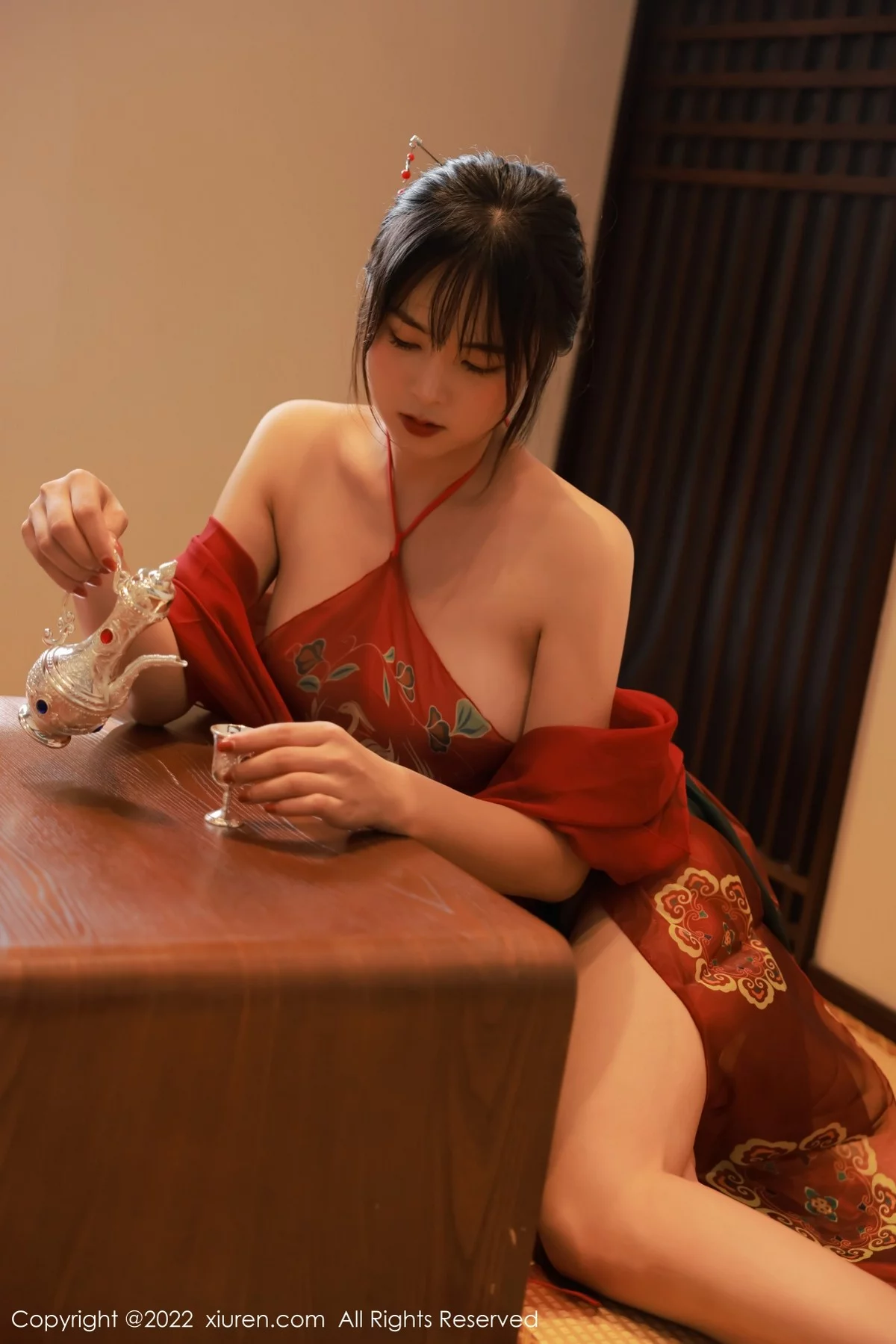 [[XiuRen秀人网]秀人网]No.5222_模特奈沐子澳门旅拍室内场景红色轻透古装肚兜配丁字裤诱惑写真47P