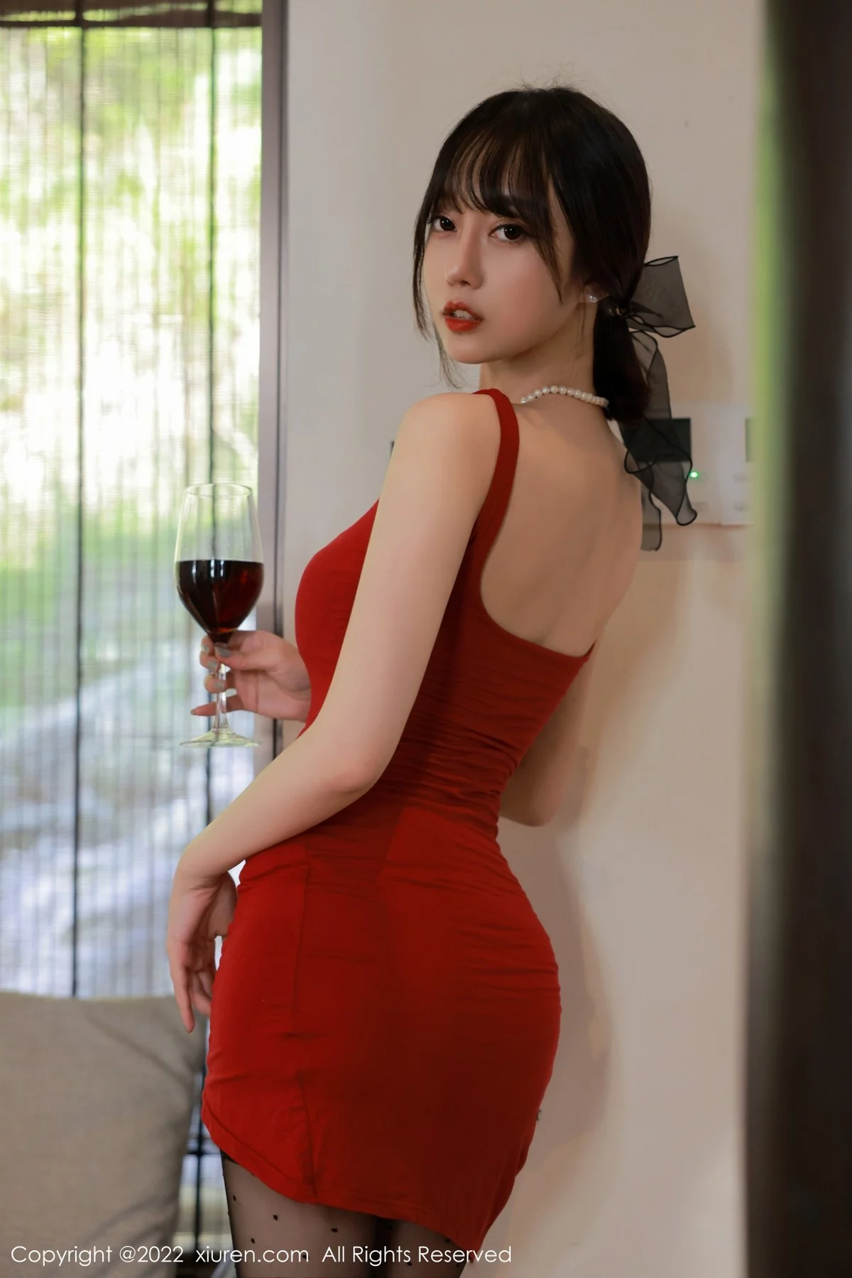 [[XiuRen秀人网]秀人网]No.5231_模特玥儿玥er澳门旅拍性感红色连衣裙配魅惑黑丝撩人诱惑写真52P