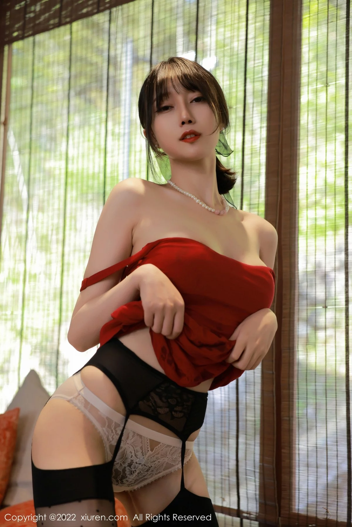 [[XiuRen秀人网]秀人网]No.5231_模特玥儿玥er澳门旅拍性感红色连衣裙配魅惑黑丝撩人诱惑写真52P