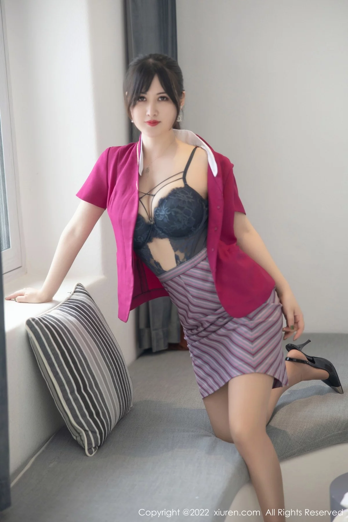 [[XiuRen秀人网]秀人网]No.5241_模特诗诗kiki大理旅拍半脱空姐制服露性感蕾丝内衣完美诱惑写真83P