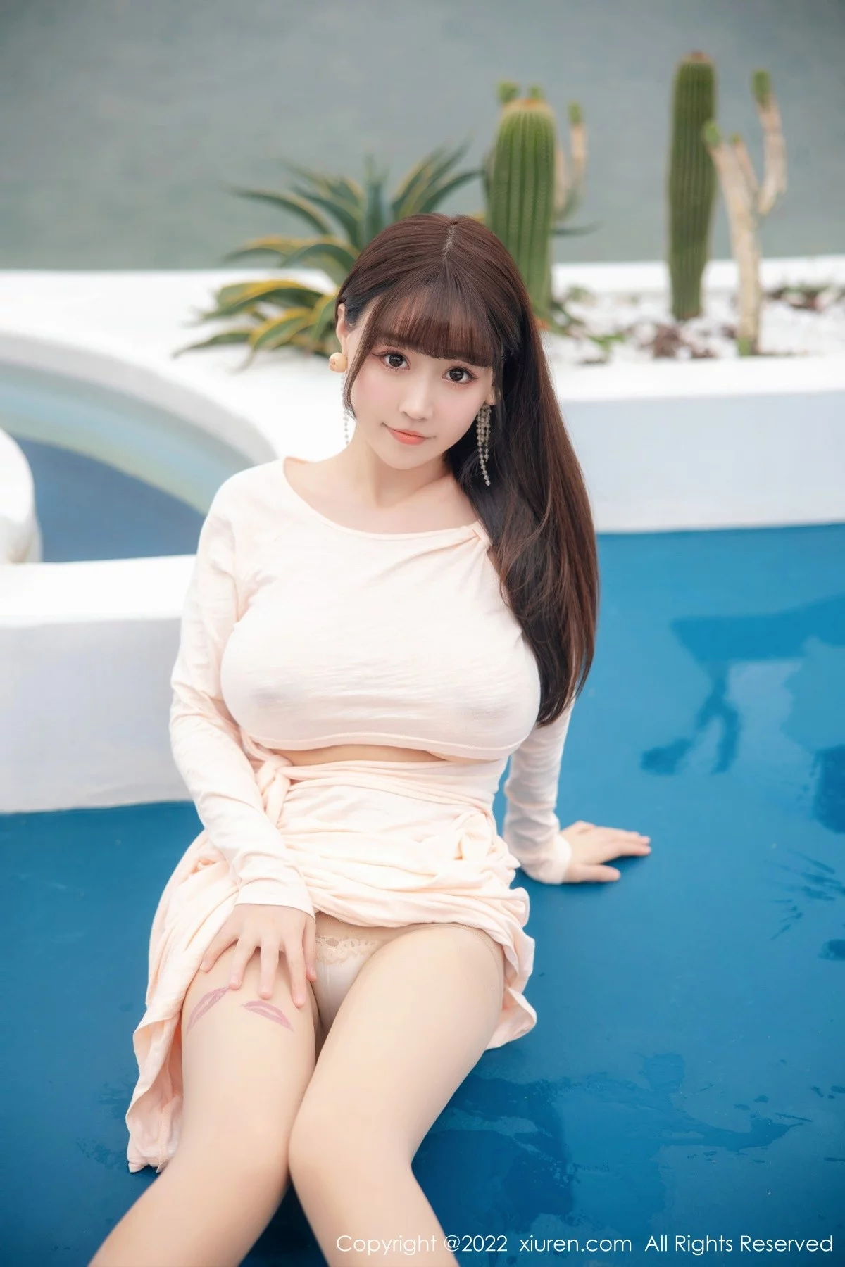 [[XiuRen秀人网]秀人网]No.5248_女神朱可儿Flora大理旅拍浅色镂空连衣裙配超薄肉丝撩人诱惑写真90P