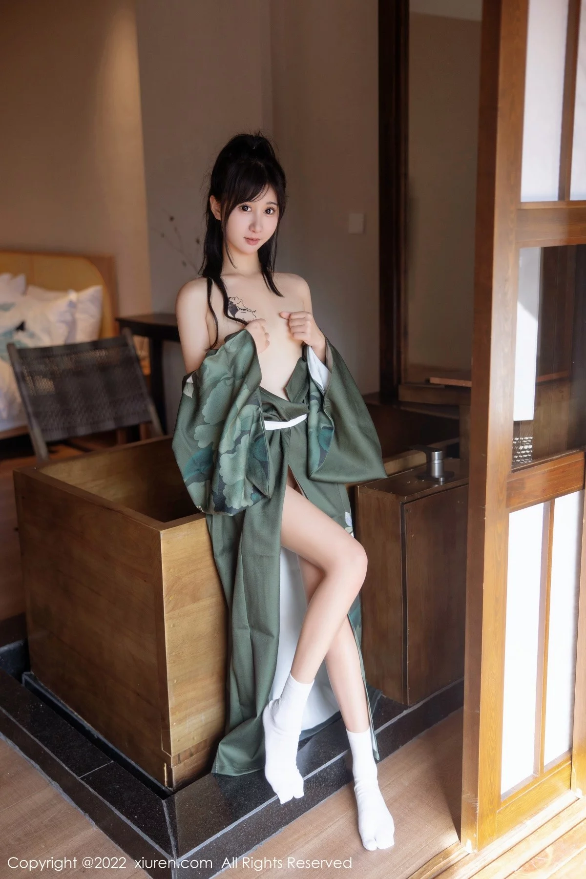 [[XiuRen秀人网]秀人网]No.5256_女神小果冻儿大理旅拍私房暗绿色真空和服秀完美身材诱惑写真85P