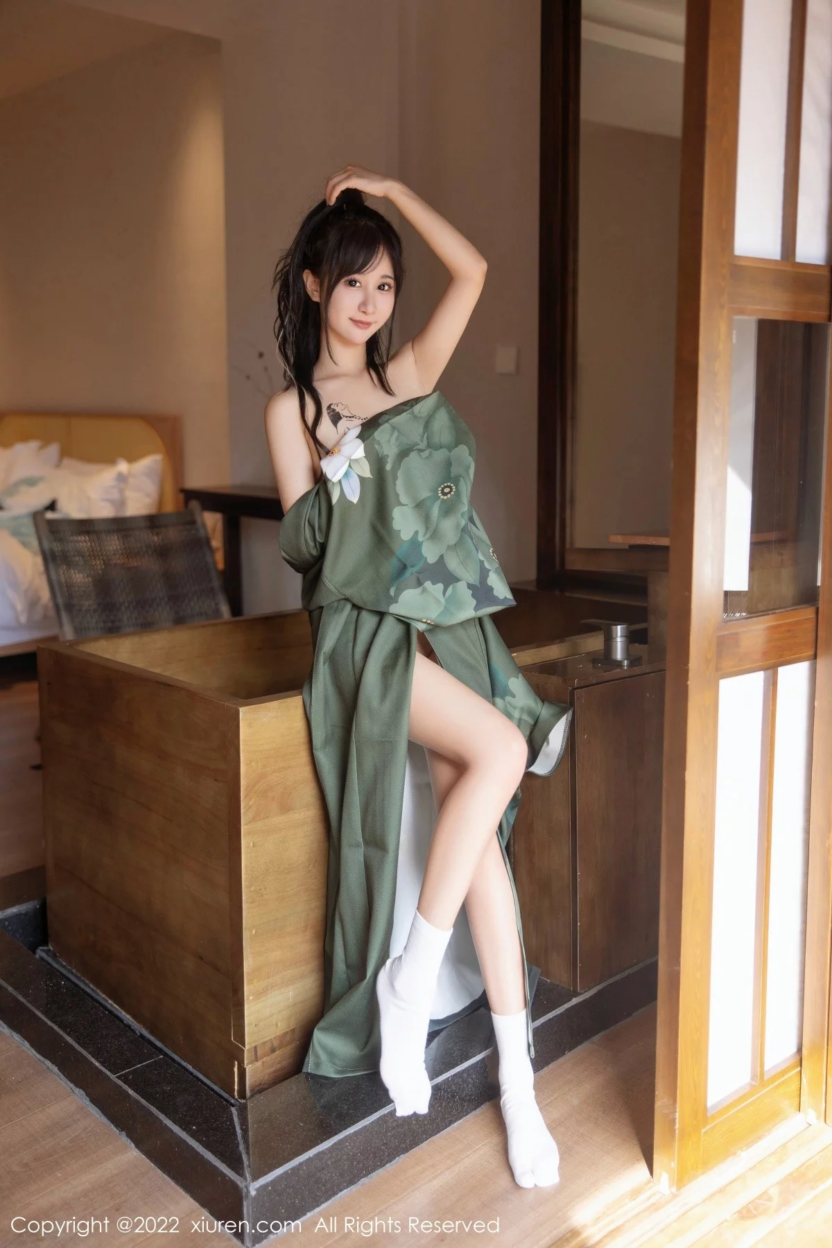 [[XiuRen秀人网]秀人网]No.5256_女神小果冻儿大理旅拍私房暗绿色真空和服秀完美身材诱惑写真85P