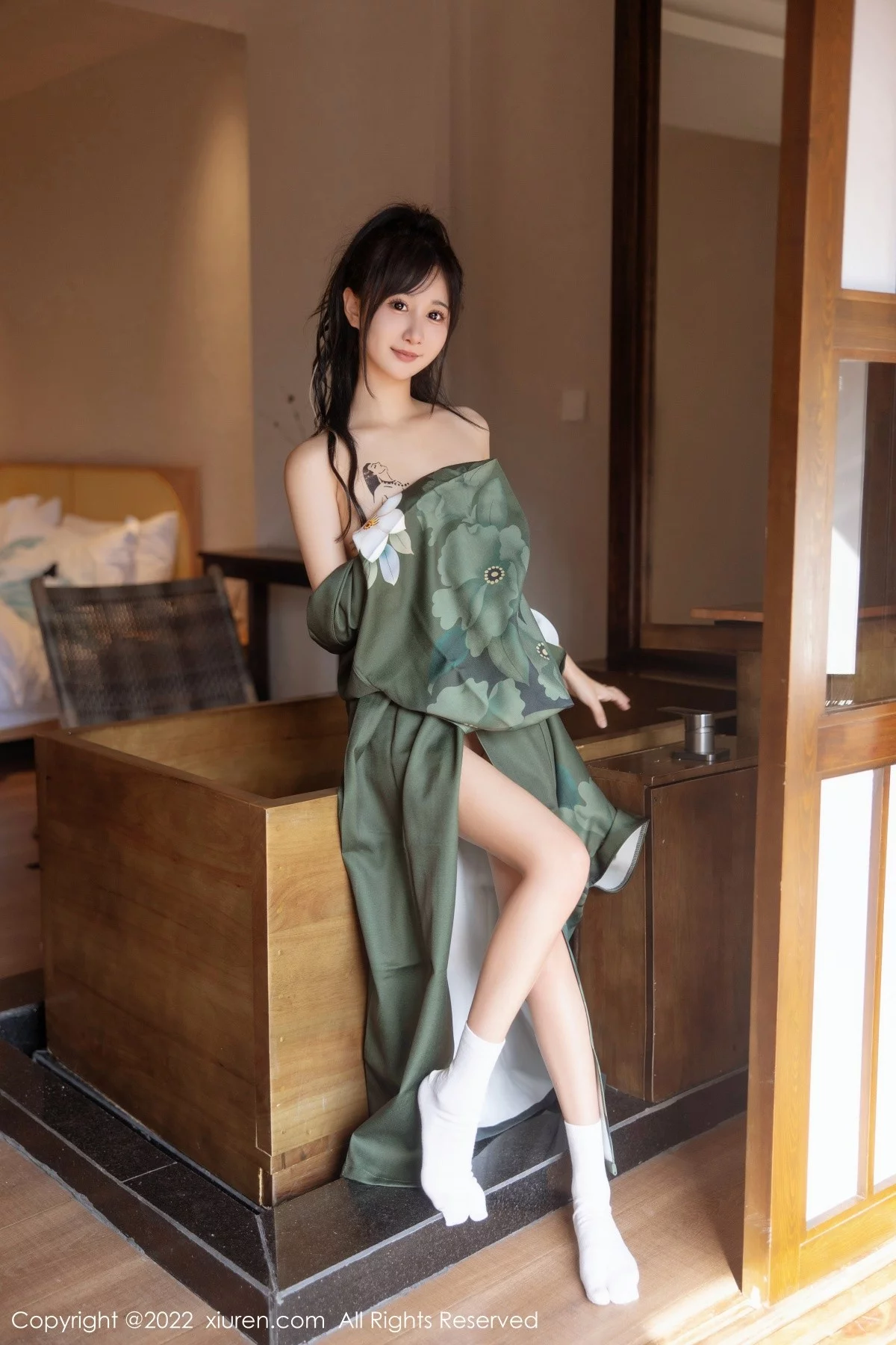 [[XiuRen秀人网]秀人网]No.5256_女神小果冻儿大理旅拍私房暗绿色真空和服秀完美身材诱惑写真85P
