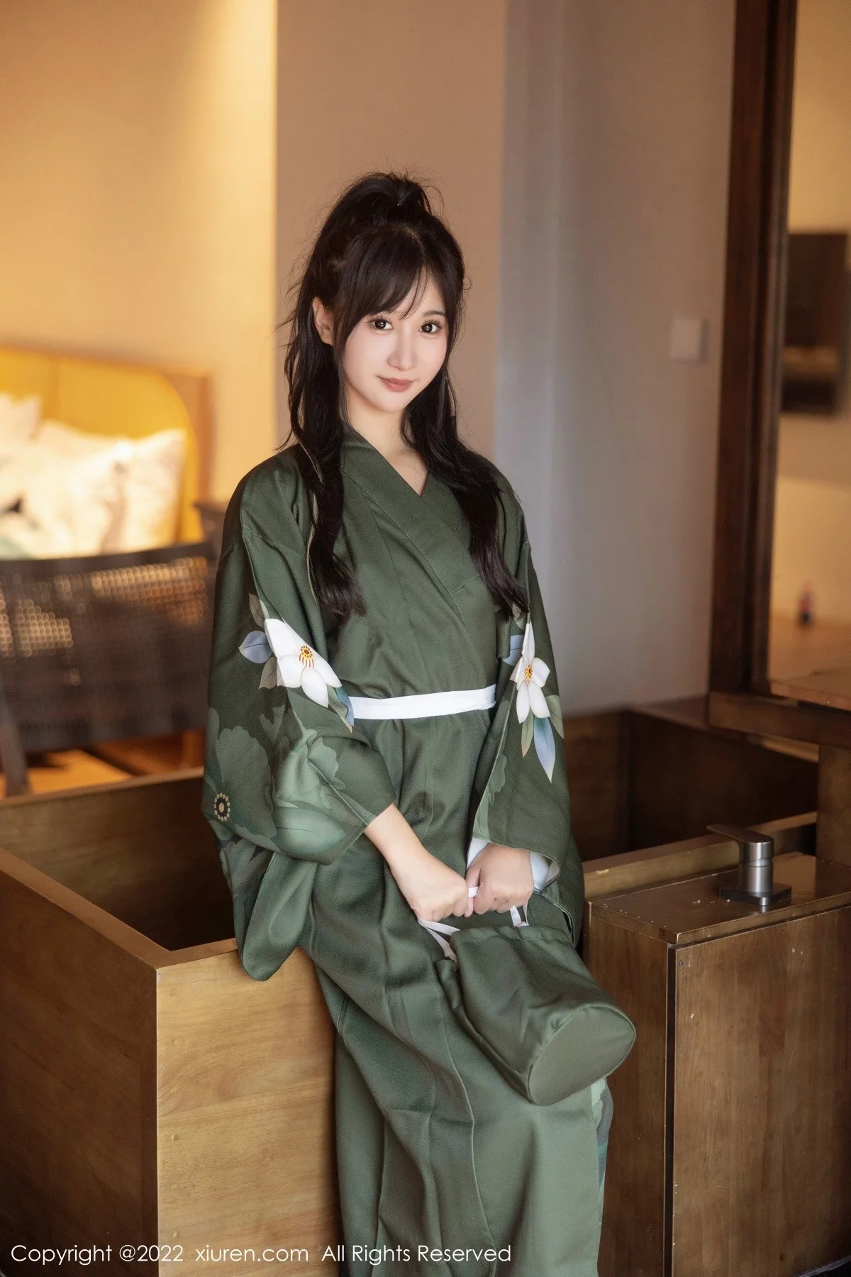 [[XiuRen秀人网]秀人网]No.5256_女神小果冻儿大理旅拍私房暗绿色真空和服秀完美身材诱惑写真85P