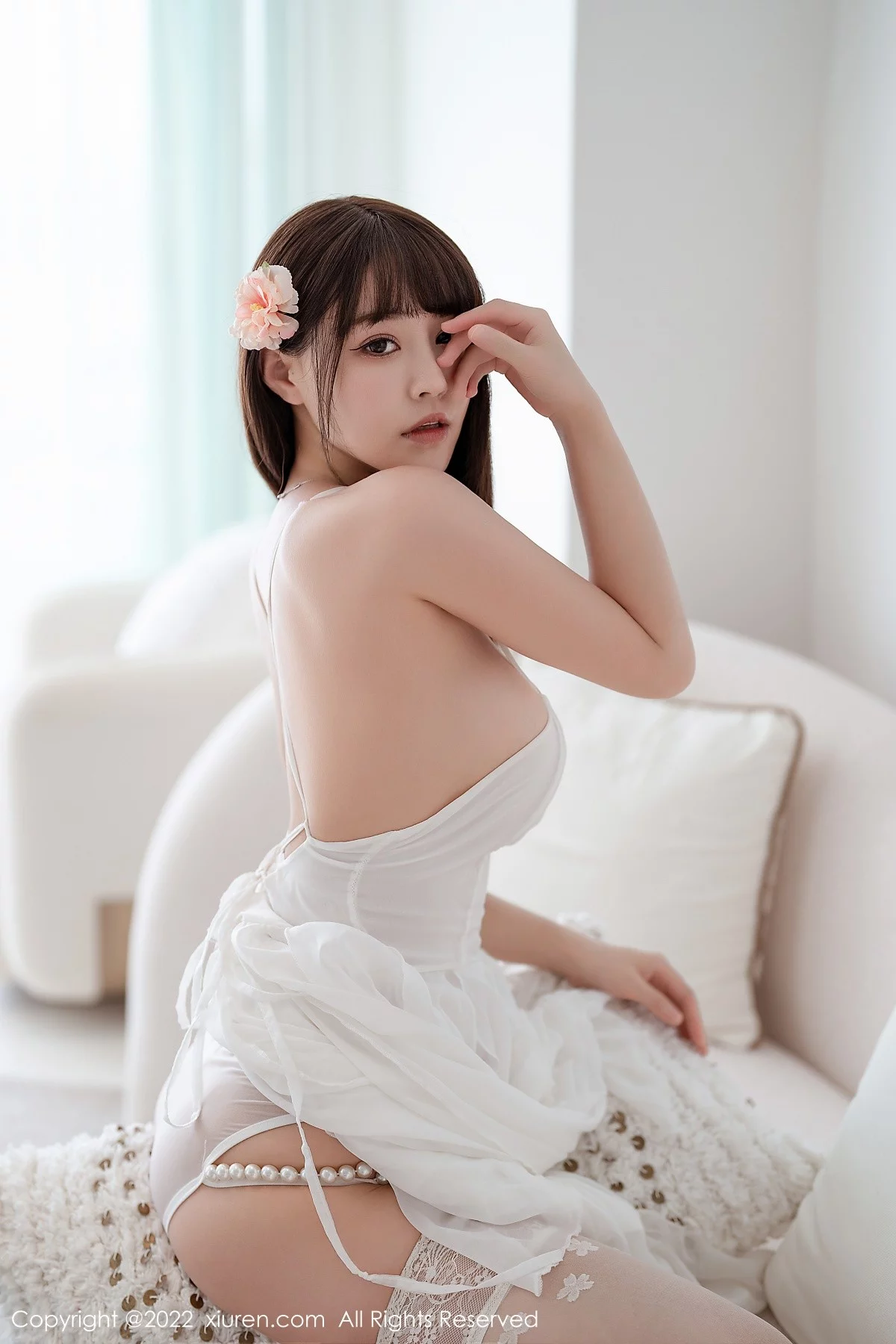 [[XiuRen秀人网]秀人网]No.5261_女神朱可儿Flora大理旅拍白色露肩吊带裙配白丝袜丰满诱惑写真114P