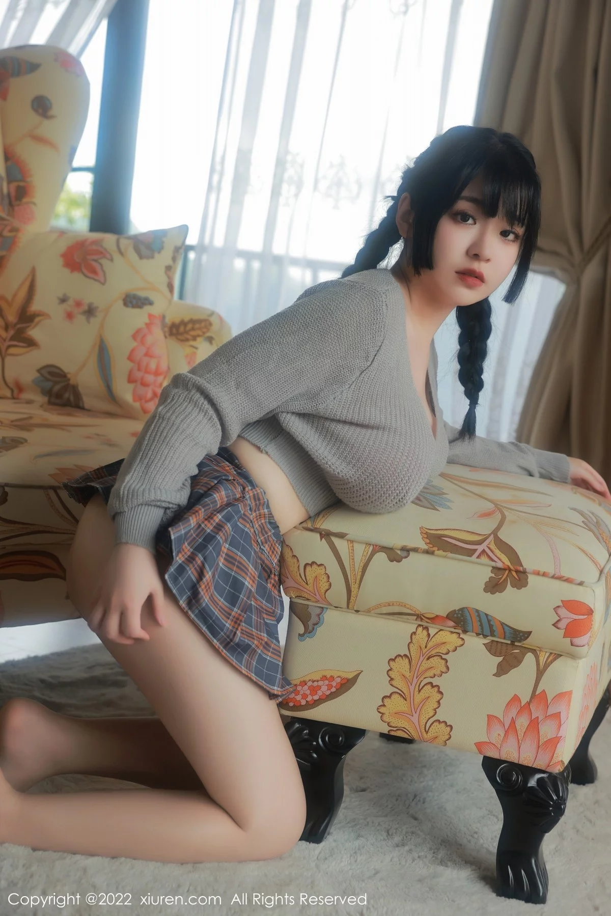 [[XiuRen秀人网]秀人网]No.5259_模特奶酥私房性感灰毛衣配格子裙超薄肉丝秀丰乳肥臀诱惑写真46P