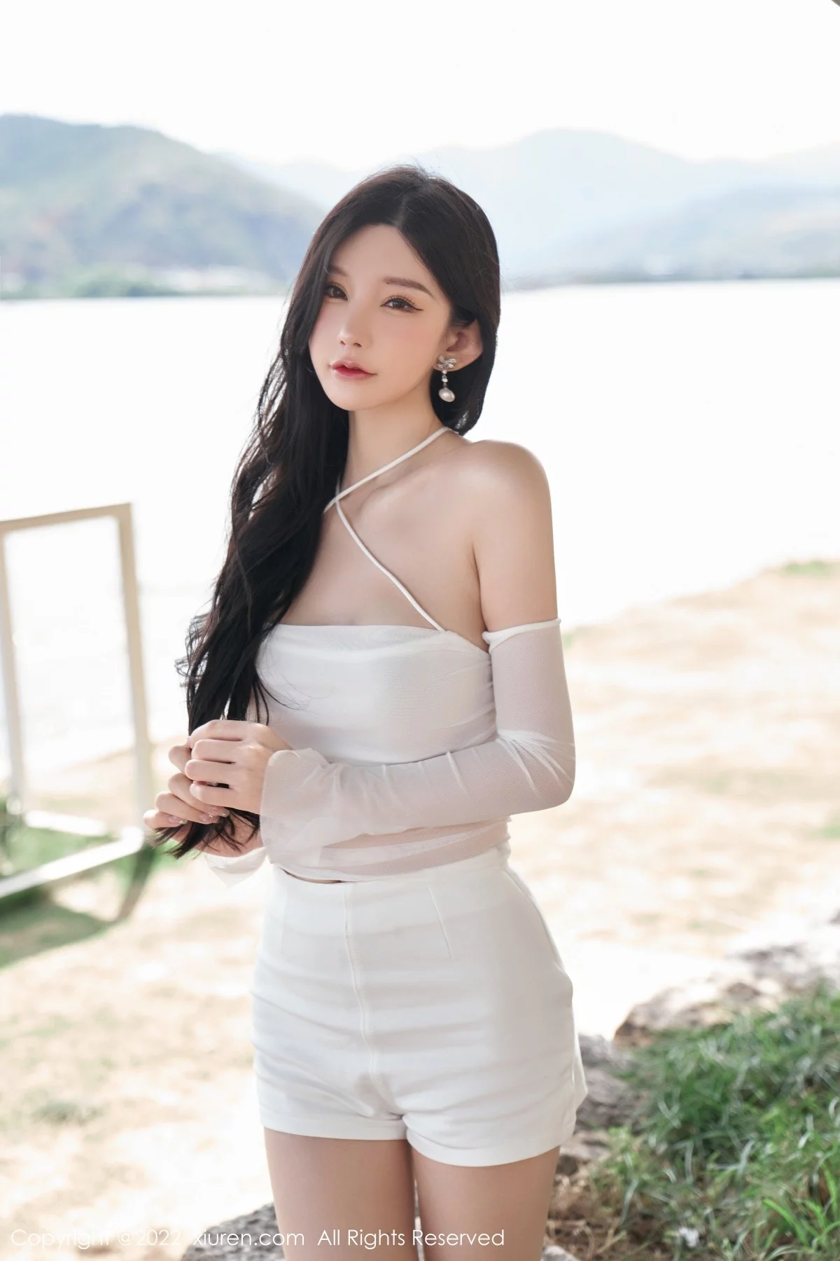 [[XiuRen秀人网]秀人网]No.5271_女神周于希Sally心愿旅拍户外白色轻透服饰秀完美身材诱惑写真89P