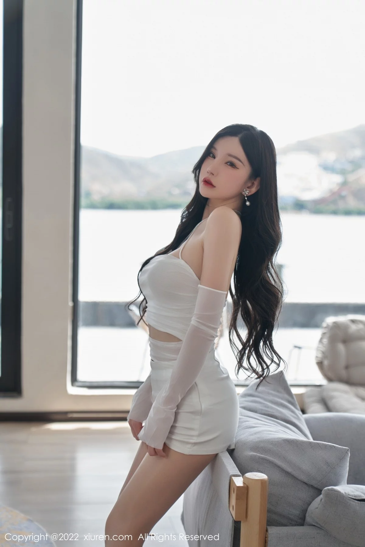 [[XiuRen秀人网]秀人网]No.5271_女神周于希Sally心愿旅拍户外白色轻透服饰秀完美身材诱惑写真89P