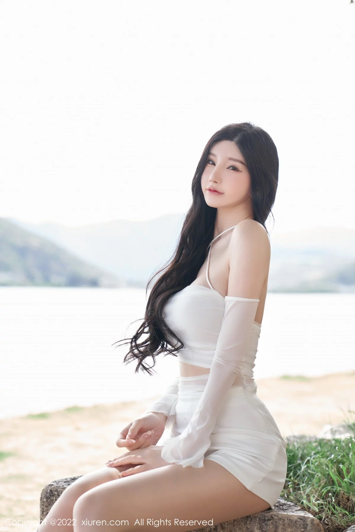 [[XiuRen秀人网]秀人网]No.5271_女神周于希Sally心愿旅拍户外白色轻透服饰秀完美身材诱惑写真89P