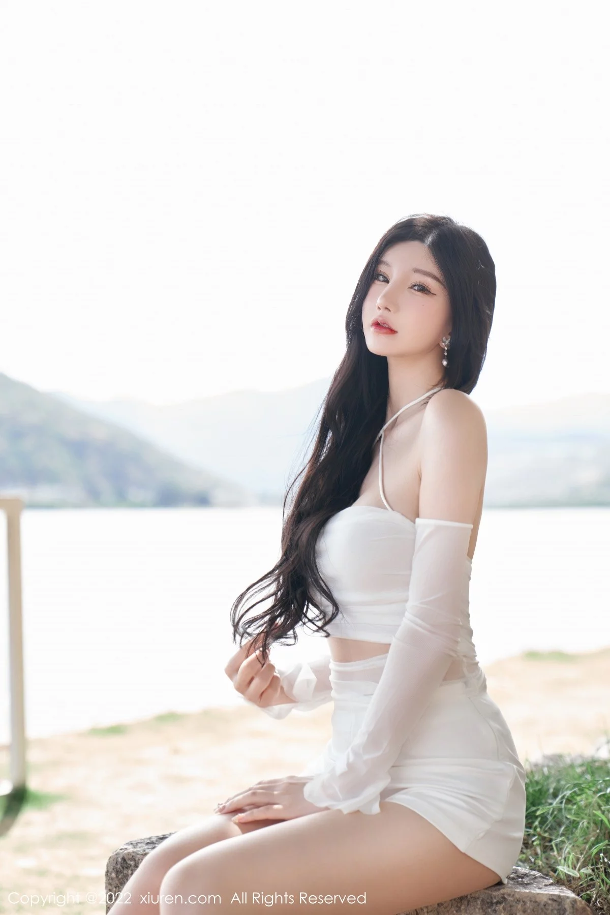 [[XiuRen秀人网]秀人网]No.5271_女神周于希Sally心愿旅拍户外白色轻透服饰秀完美身材诱惑写真89P