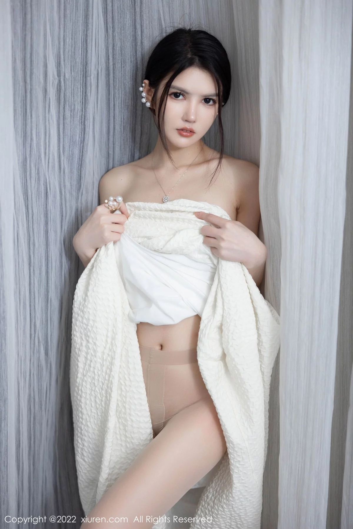 [[XiuRen秀人网]秀人网]No.5268_模特媛媛酱belle海南心愿旅拍白色连衣长裙配无内肉丝诱惑写真61P