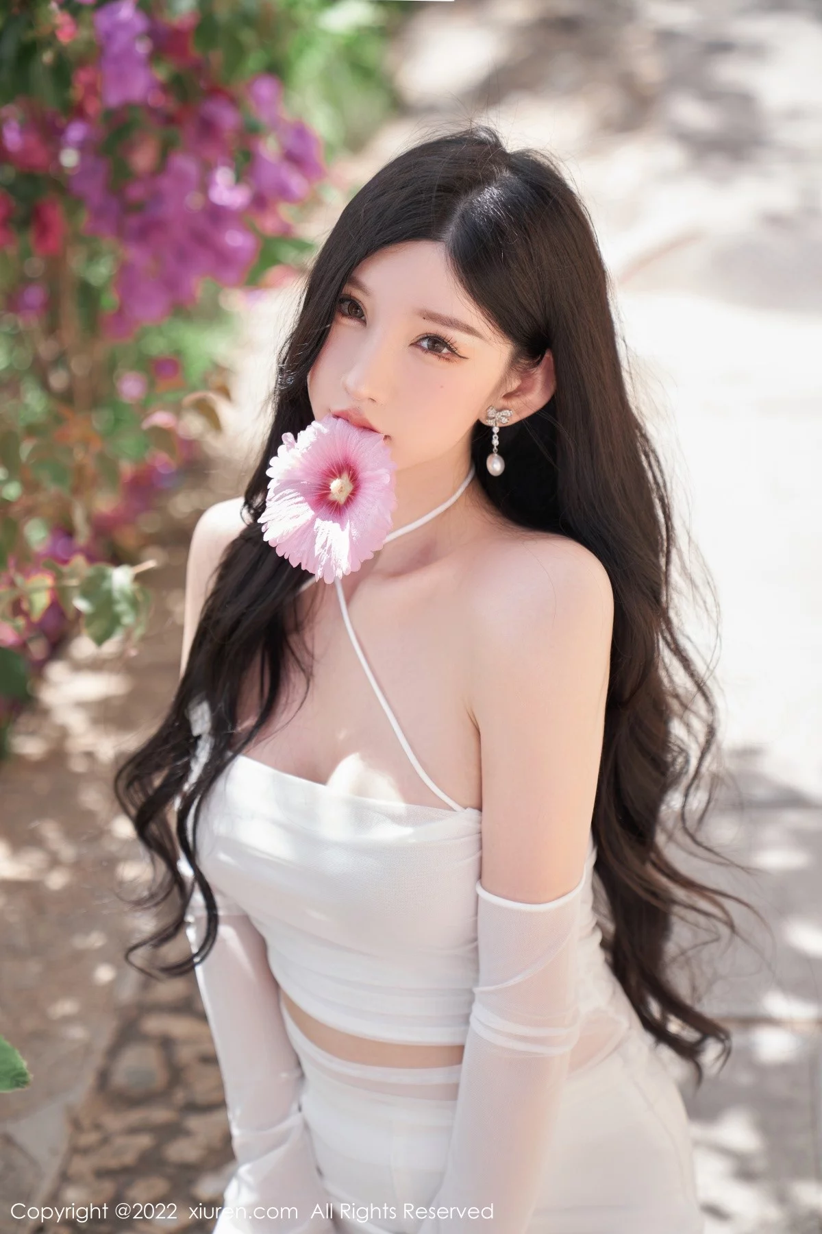 [[XiuRen秀人网]秀人网]No.5271_女神周于希Sally心愿旅拍户外白色轻透服饰秀完美身材诱惑写真89P