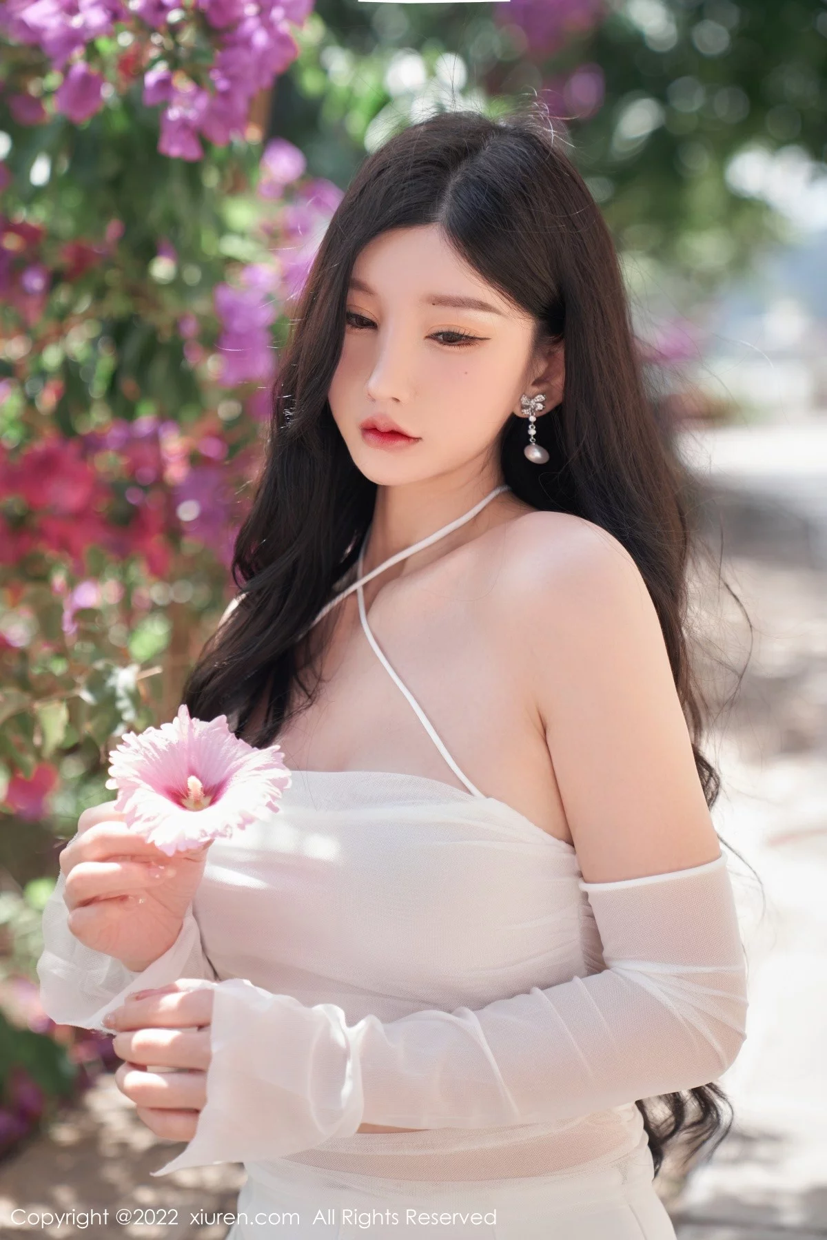 [[XiuRen秀人网]秀人网]No.5271_女神周于希Sally心愿旅拍户外白色轻透服饰秀完美身材诱惑写真89P