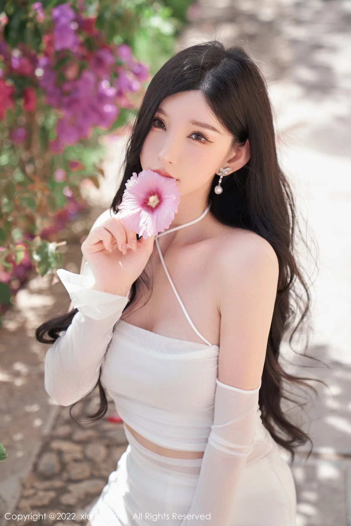 [[XiuRen秀人网]秀人网]No.5271_女神周于希Sally心愿旅拍户外白色轻透服饰秀完美身材诱惑写真89P