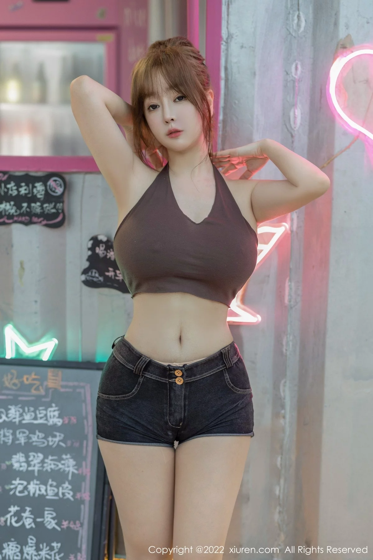 [[XiuRen秀人网]秀人网]No.5281_女神王雨纯海南万宁旅拍性感收身衣配短裤秀曼妙身材诱惑写真58P