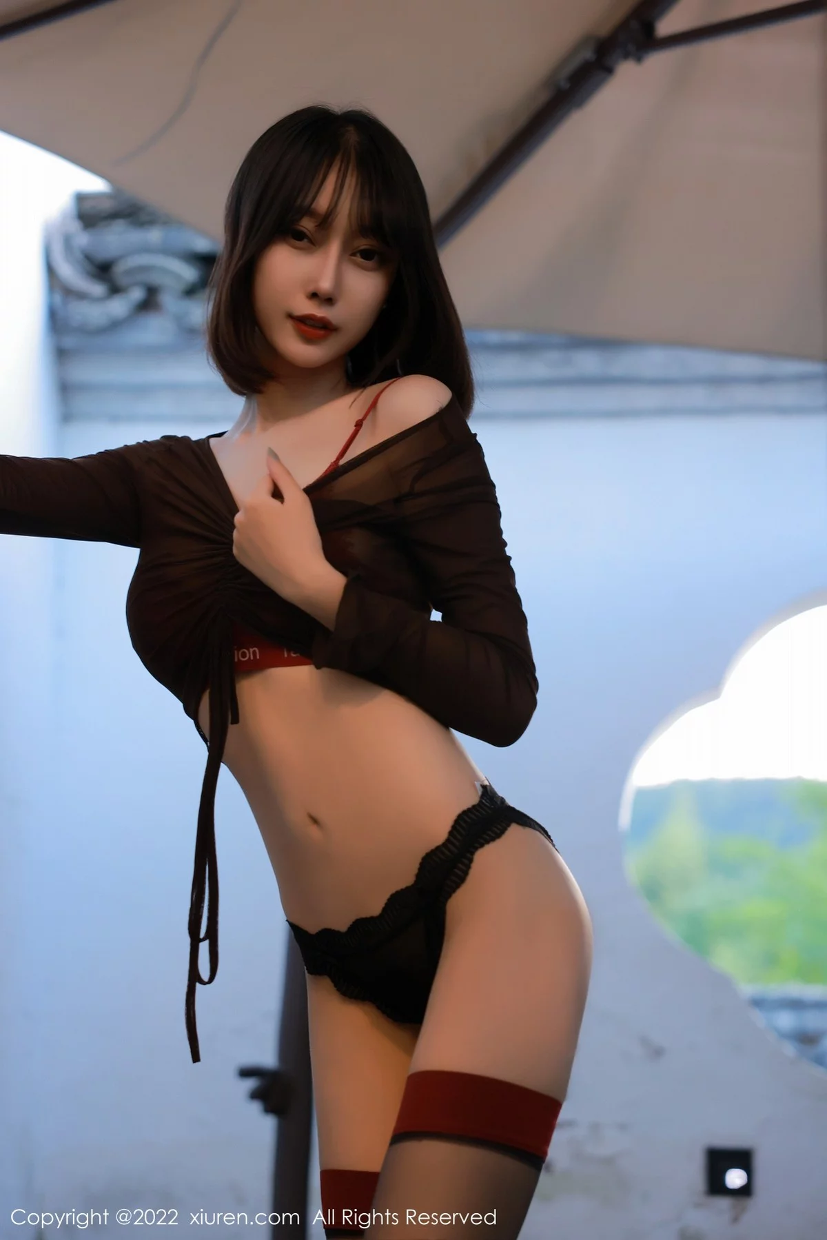[[XiuRen秀人网]秀人网]No.5283_模特玥儿玥er澳门旅拍半脱露红色蕾丝内衣秀完美身材诱惑写真52P
