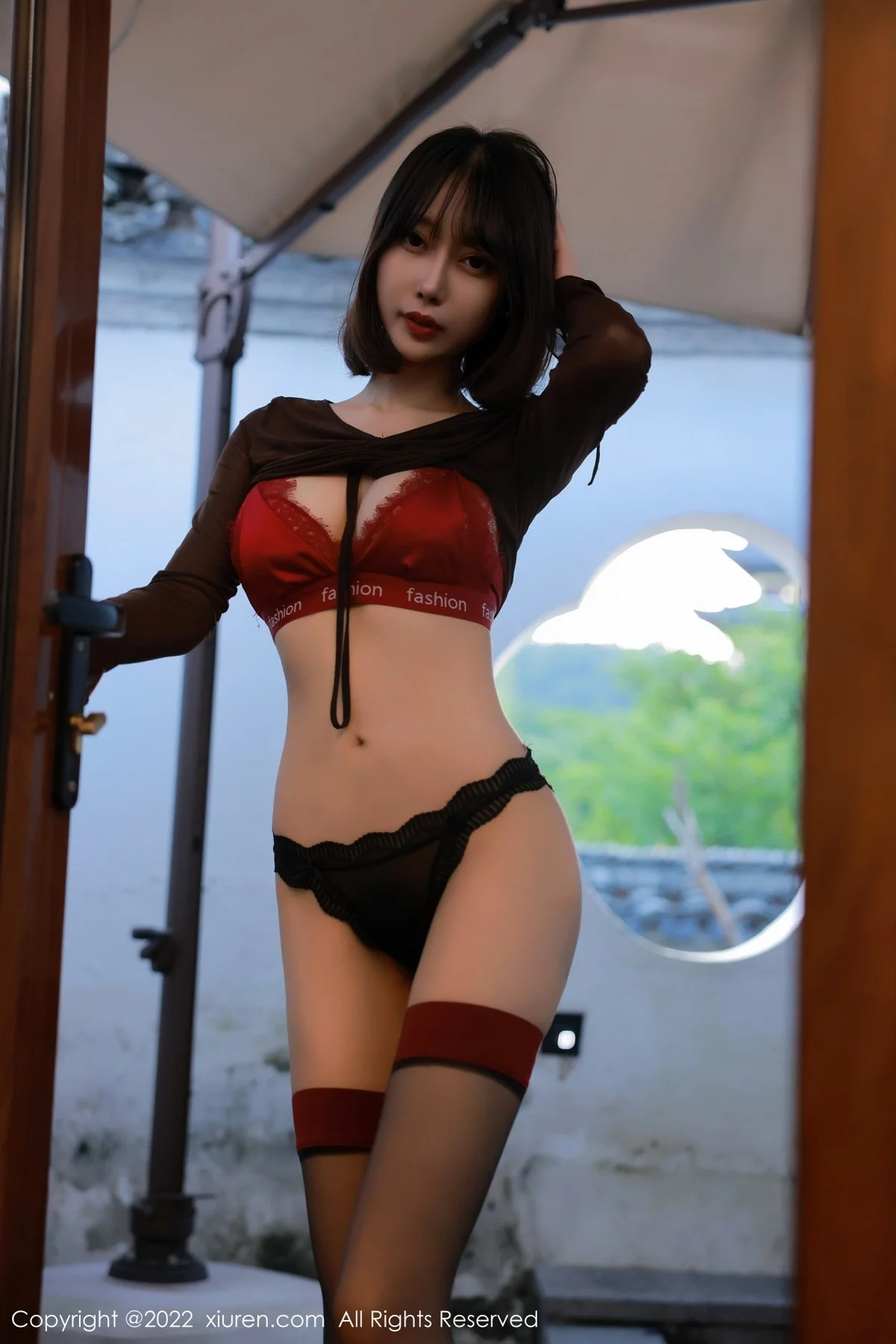 [[XiuRen秀人网]秀人网]No.5283_模特玥儿玥er澳门旅拍半脱露红色蕾丝内衣秀完美身材诱惑写真52P