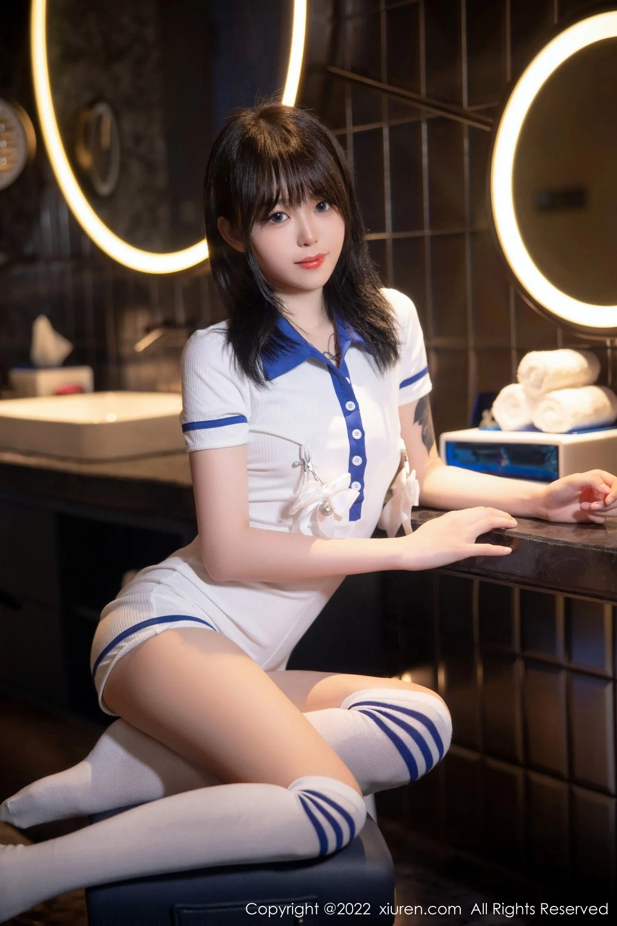 [[XiuRen秀人网]秀人网]No.5291_模特奶瓶性感白色水手服饰配白色长袜秀苗条身材迷人美腿写真88P