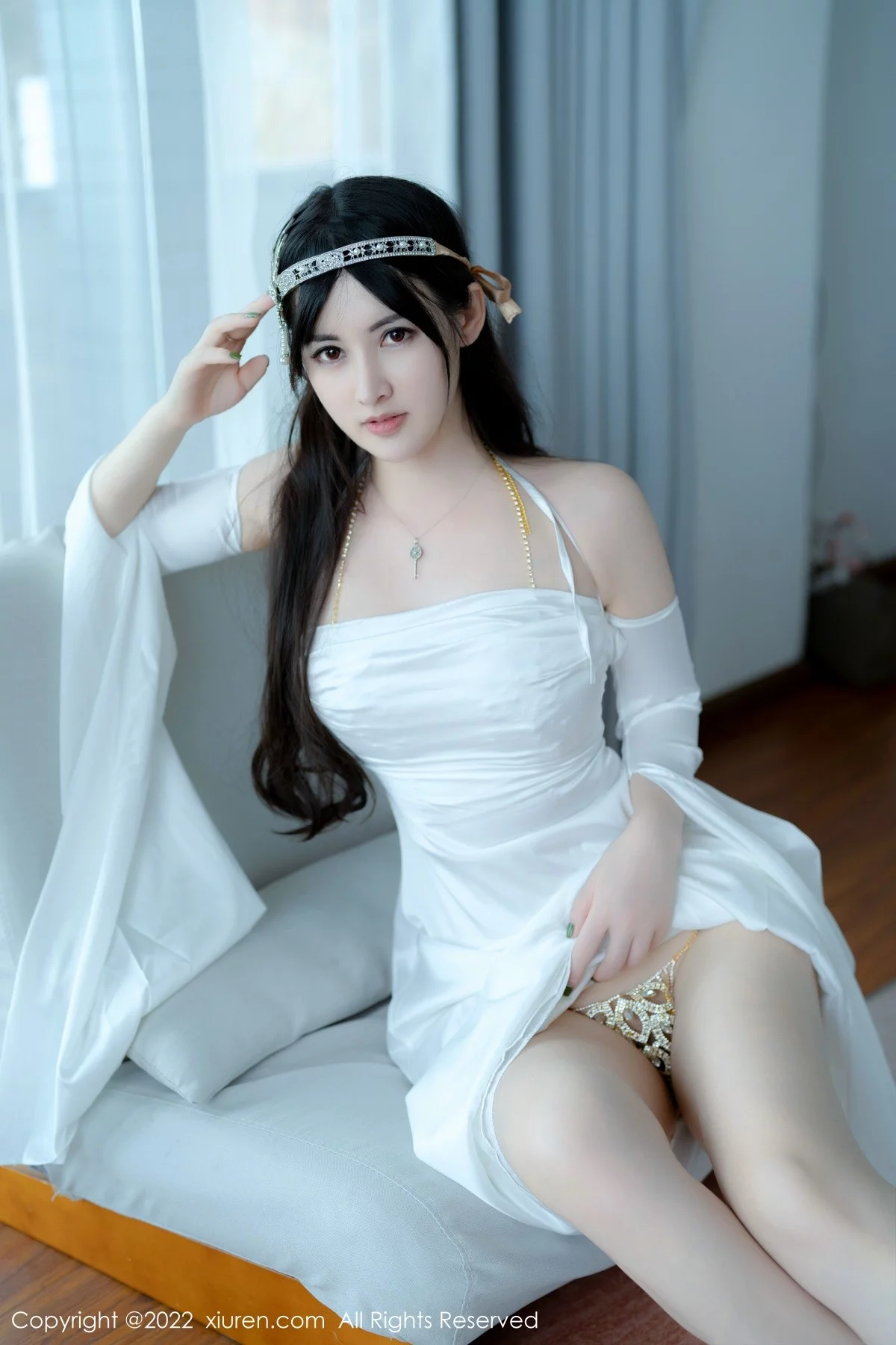 [[XiuRen秀人网]秀人网]No.5288_模特诗诗kiki大理旅拍白色露肩长裙秀诱人金色内衣惹火诱惑写真59P