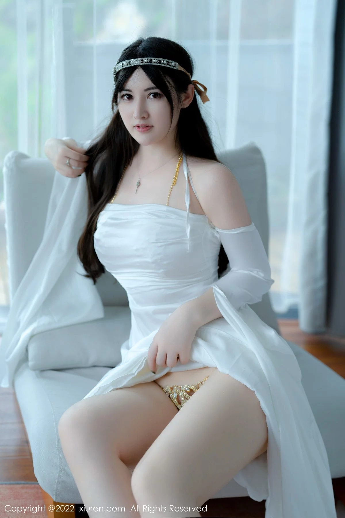 [[XiuRen秀人网]秀人网]No.5288_模特诗诗kiki大理旅拍白色露肩长裙秀诱人金色内衣惹火诱惑写真59P
