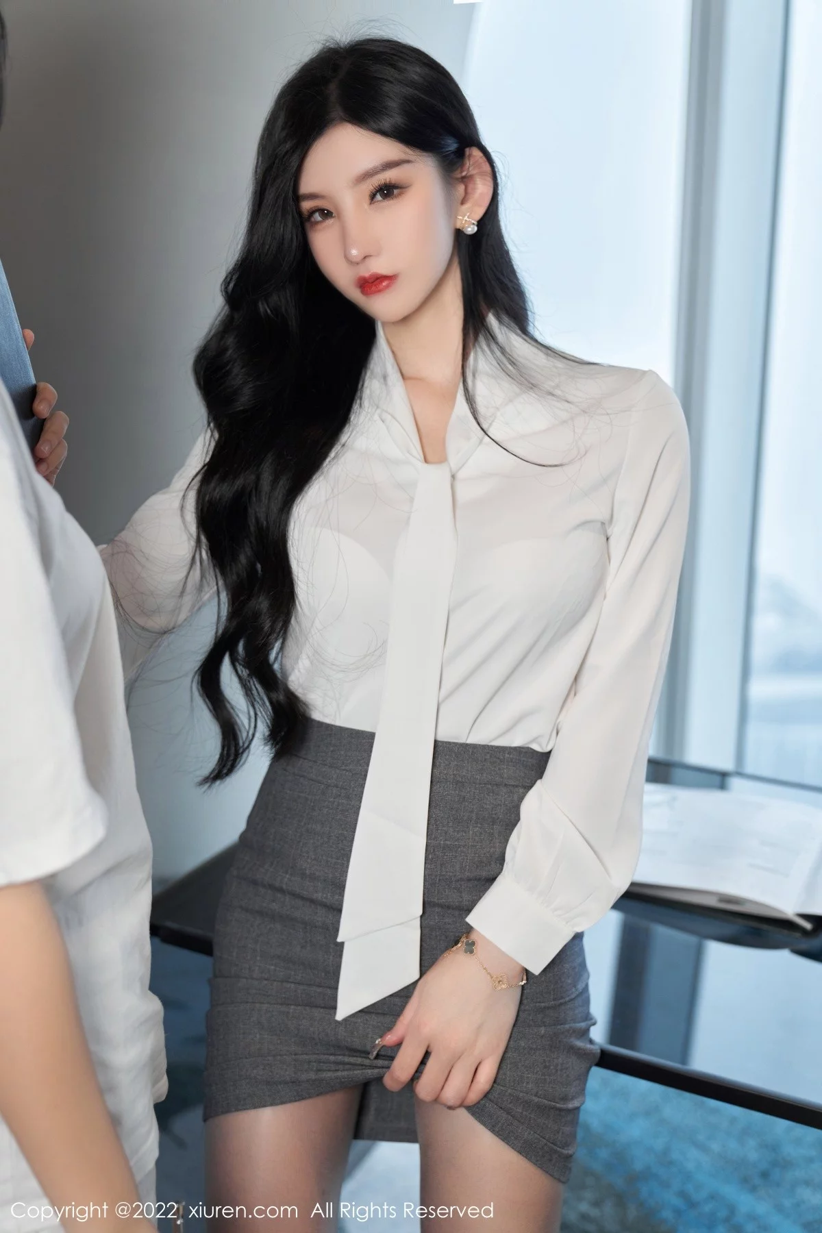 [[XiuRen秀人网]秀人网]No.5177_女神周于希Sally心愿旅拍性感职业装+黑色情趣服饰完美诱惑写真81P