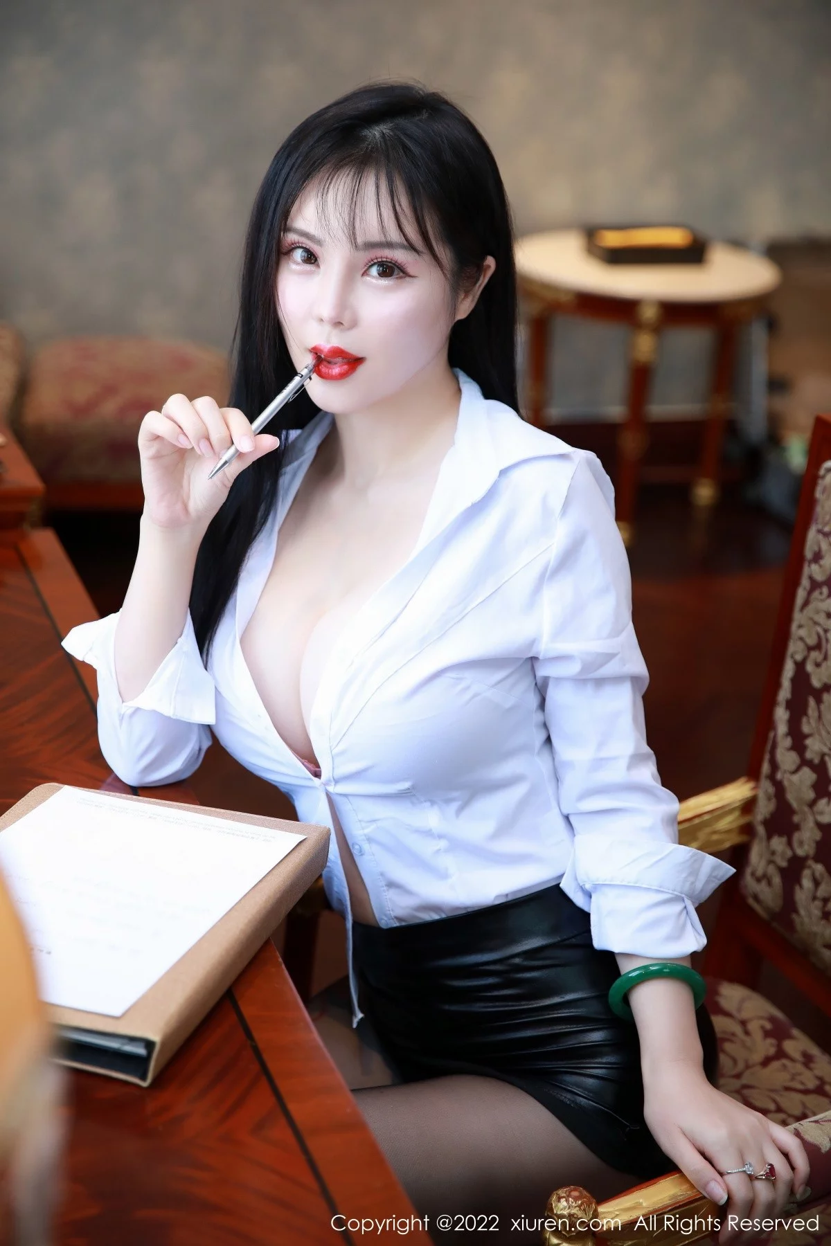 [[XiuRen秀人网]秀人网]No.5172_模特Yuki鱼儿性感白T配黑色短裙半脱露粉色内衣迷人诱惑写真55P