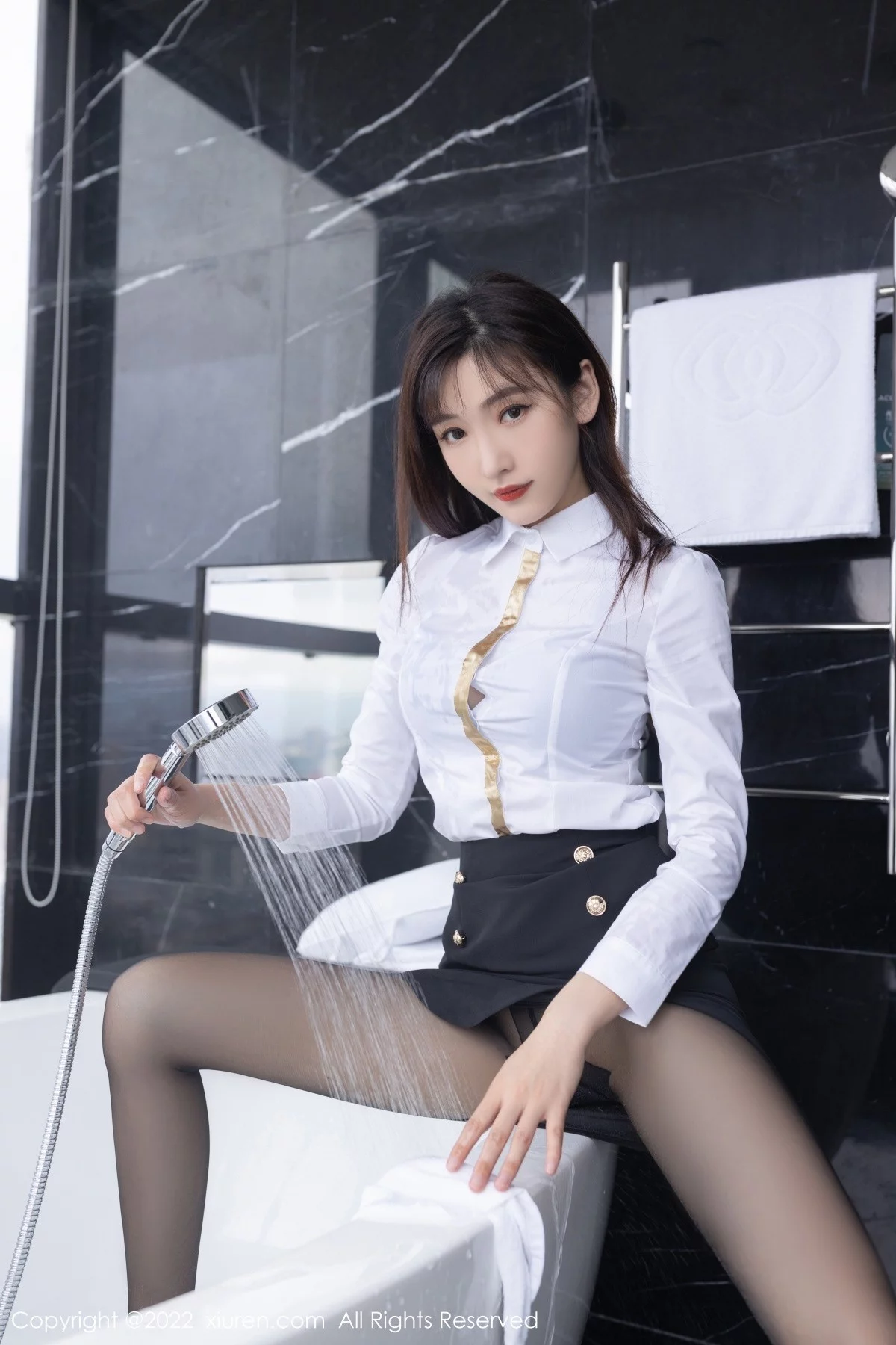 [[XiuRen秀人网]秀人网]No.5183_模特陆萱萱广州-云南旅拍角色扮演性感内衣配无内黑丝诱惑写真73P