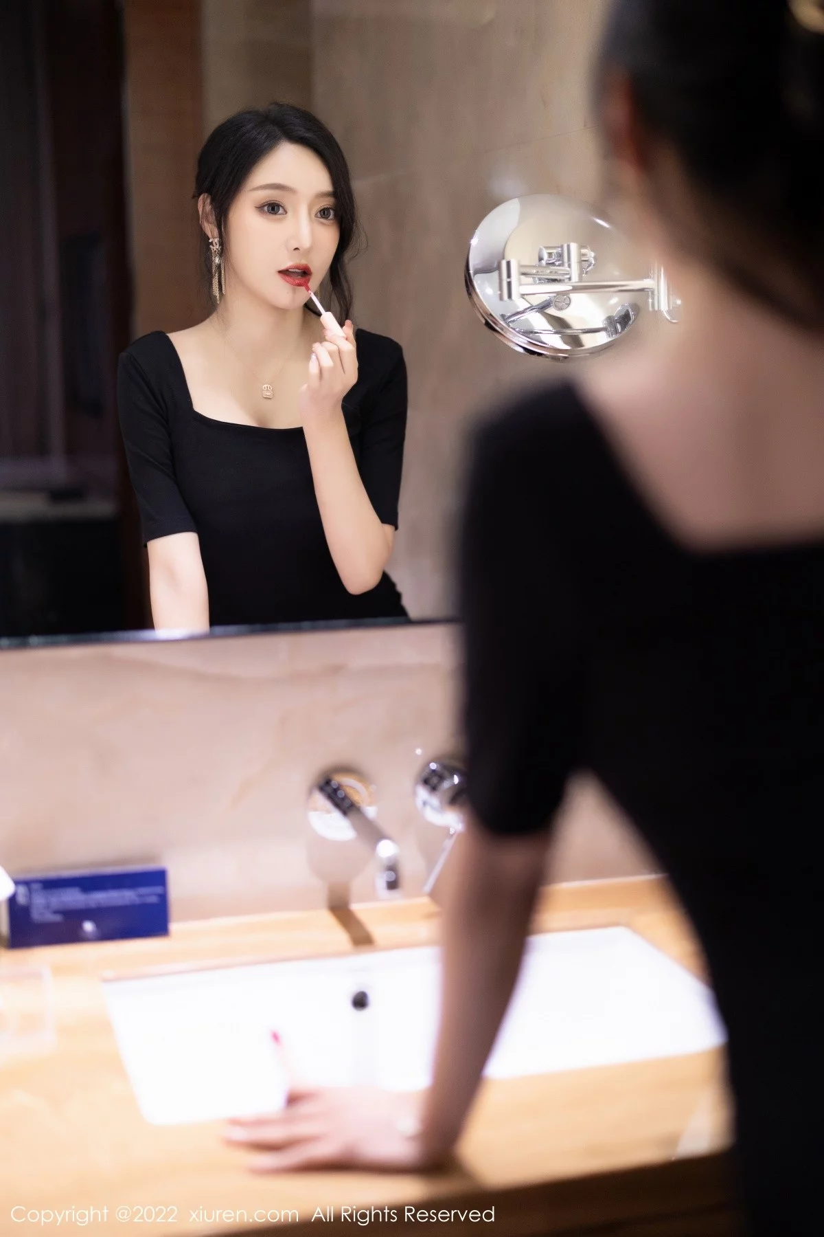 [[XiuRen秀人网]秀人网]No.5187_女神王馨瑶yanni半脱连衣裙露性感蕾丝内衣秀完美身材诱惑写真60P