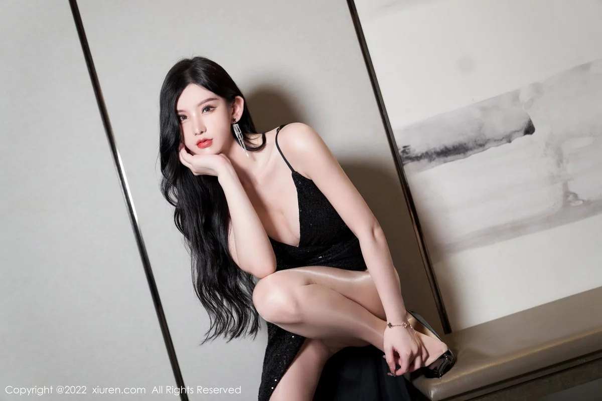 [[XiuRen秀人网]秀人网]No.5190_女神周于希Sally心愿旅拍黑色闪亮吊带长裙配超薄肉丝诱惑写真90P