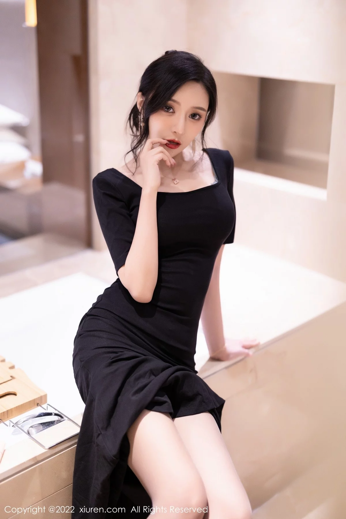 [[XiuRen秀人网]秀人网]No.5187_女神王馨瑶yanni半脱连衣裙露性感蕾丝内衣秀完美身材诱惑写真60P