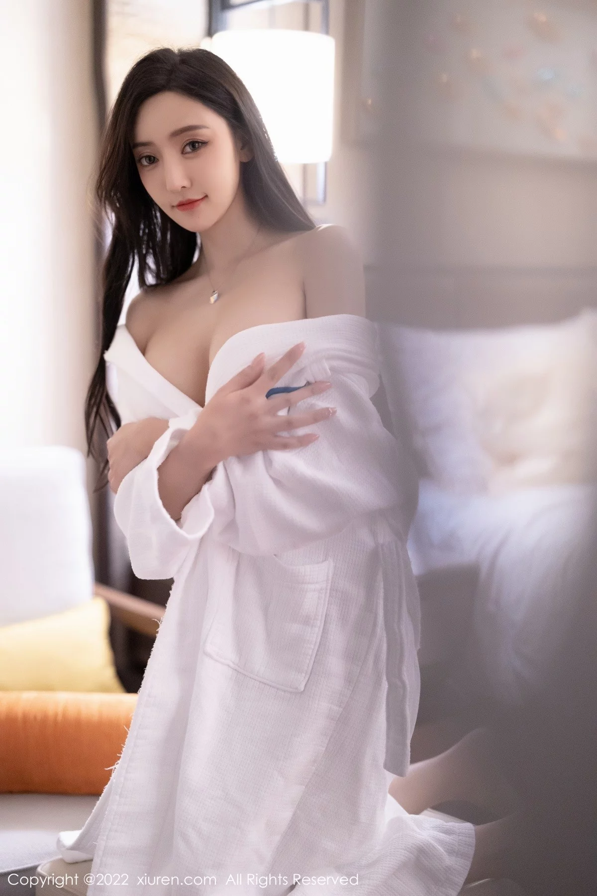 [[XiuRen秀人网]秀人网]No.5194_女神王馨瑶yanni厦门旅拍脱紧身连衣裙露灰色蕾丝内衣诱惑写真90P