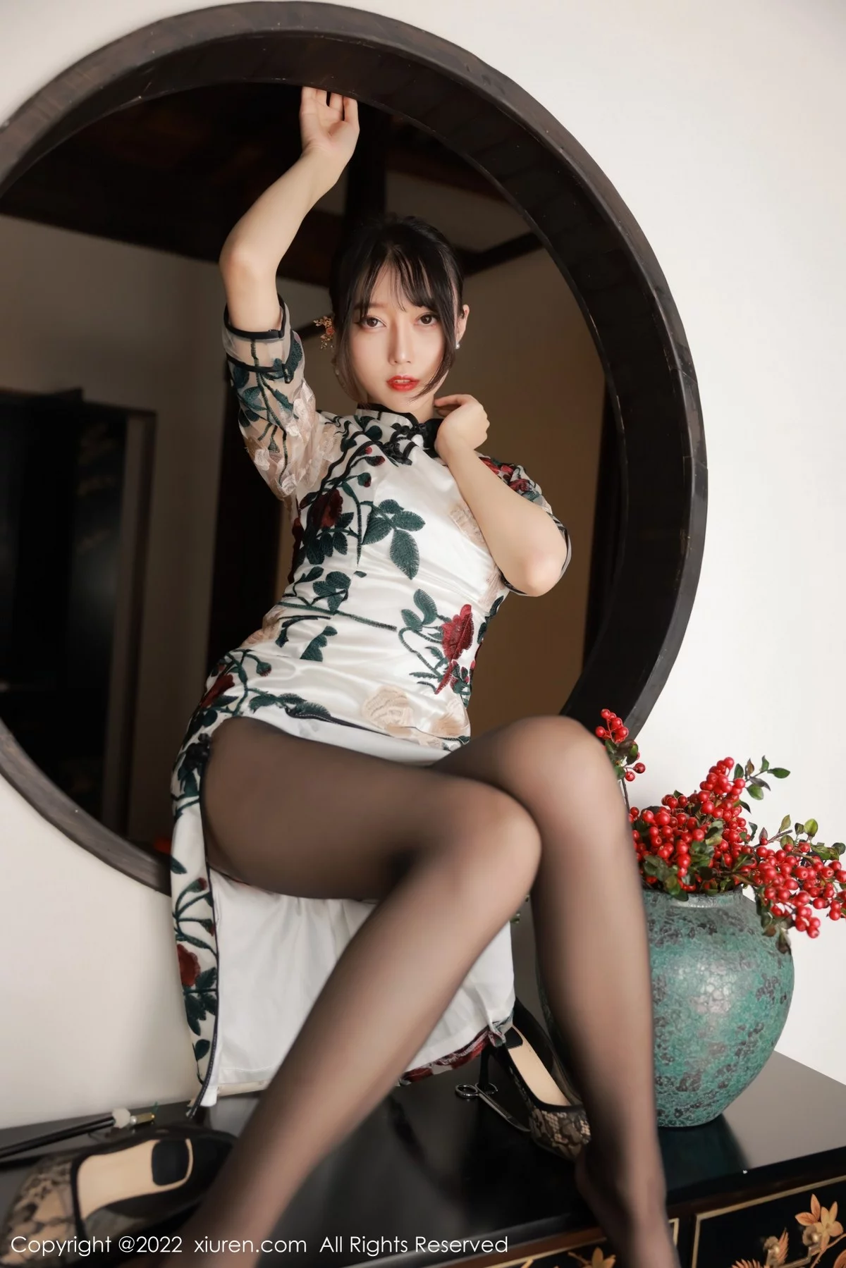 [[XiuRen秀人网]秀人网]No.5199_模特玥儿玥er澳门旅拍半脱露黑色轻透内衣配超薄黑丝诱惑写真77P