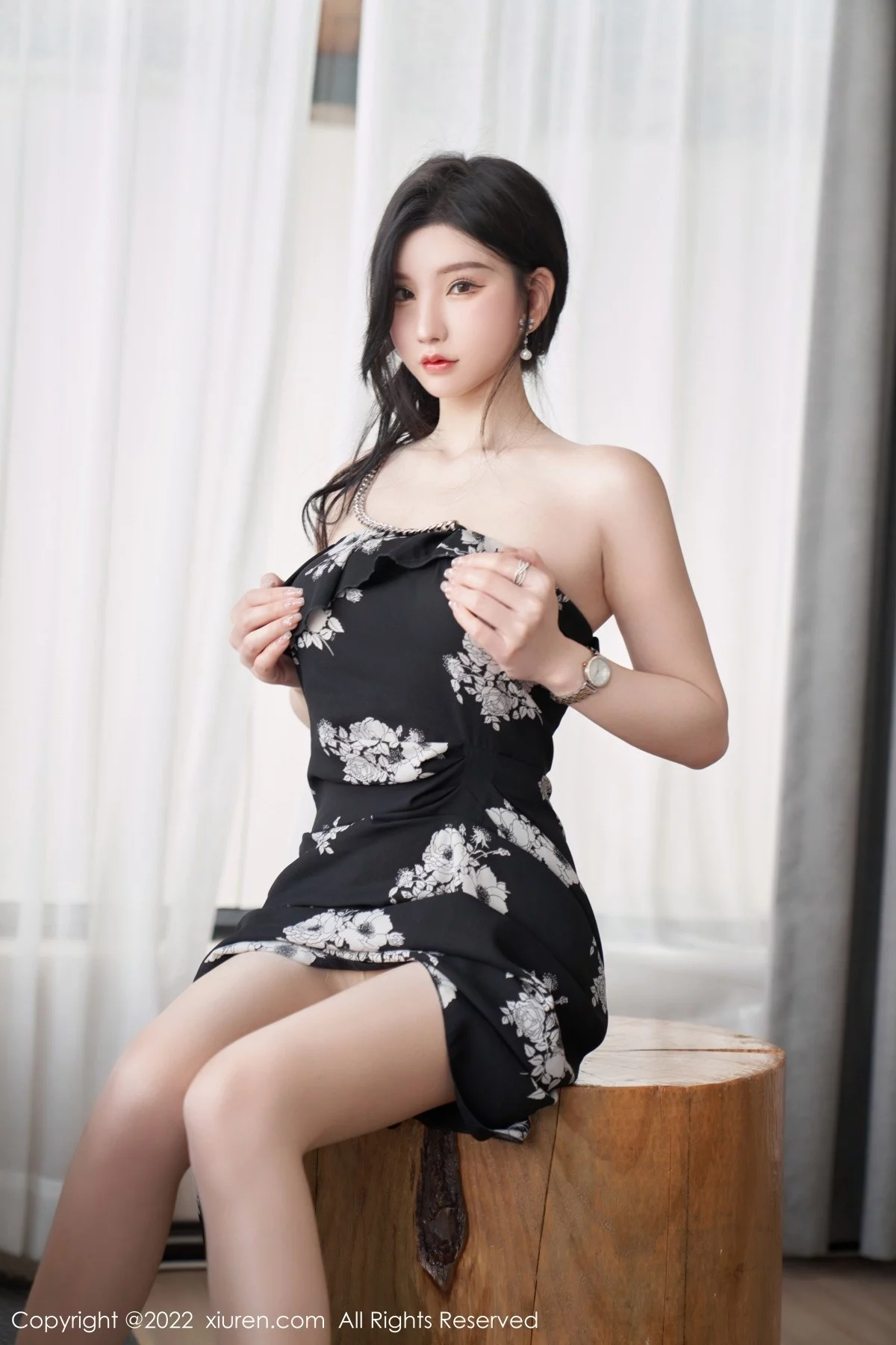 [[XiuRen秀人网]秀人网]No.5307_女神周于希Sally心愿旅拍黑色露肩连衣长裙秀完美身材诱惑写真90P